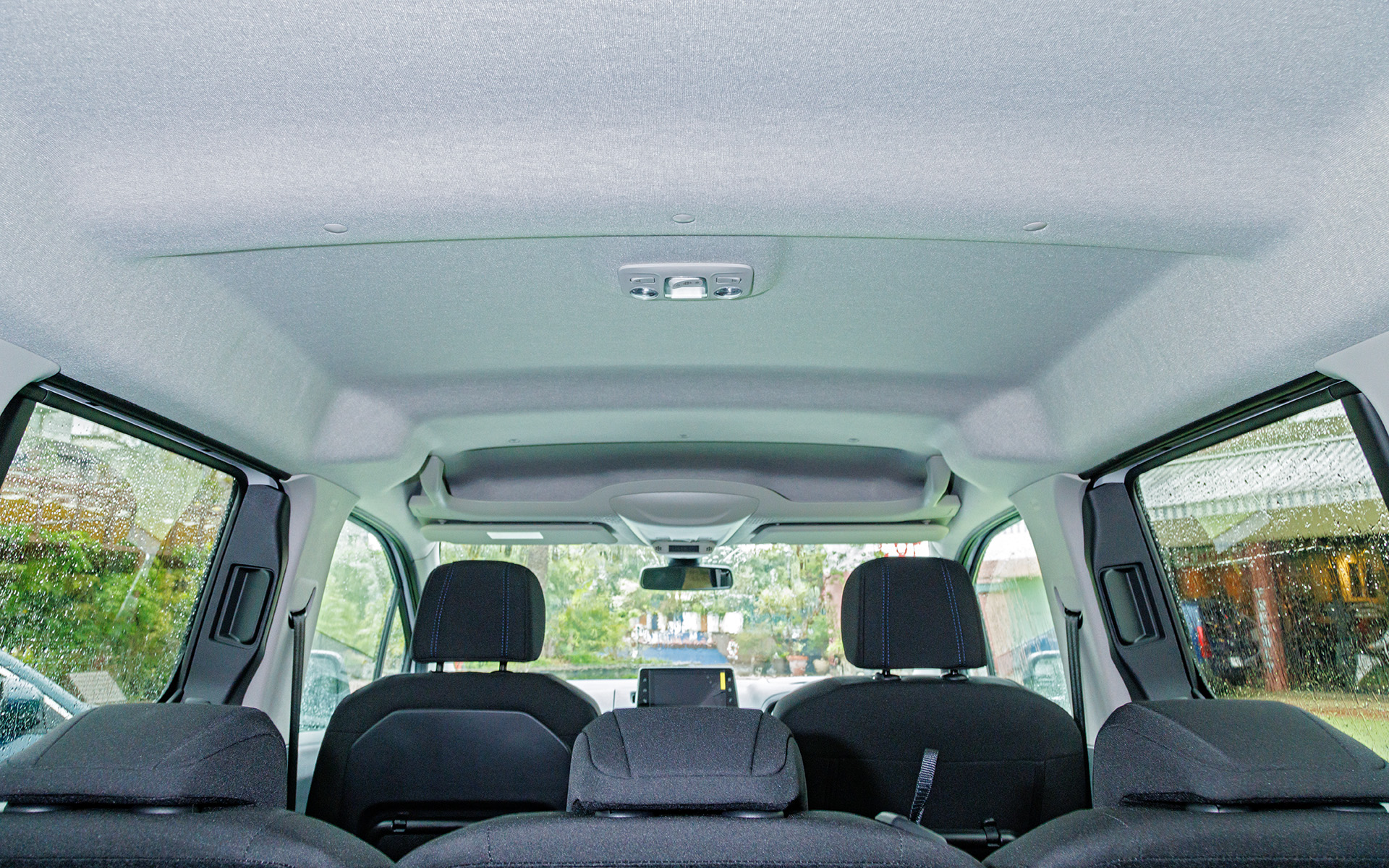 プジョー「リフター」や、シトロエン「ベルランゴ」に採用されているフローティングアーチはドブロには装着されないものの、その分好みのアレンジができるというメリットがある