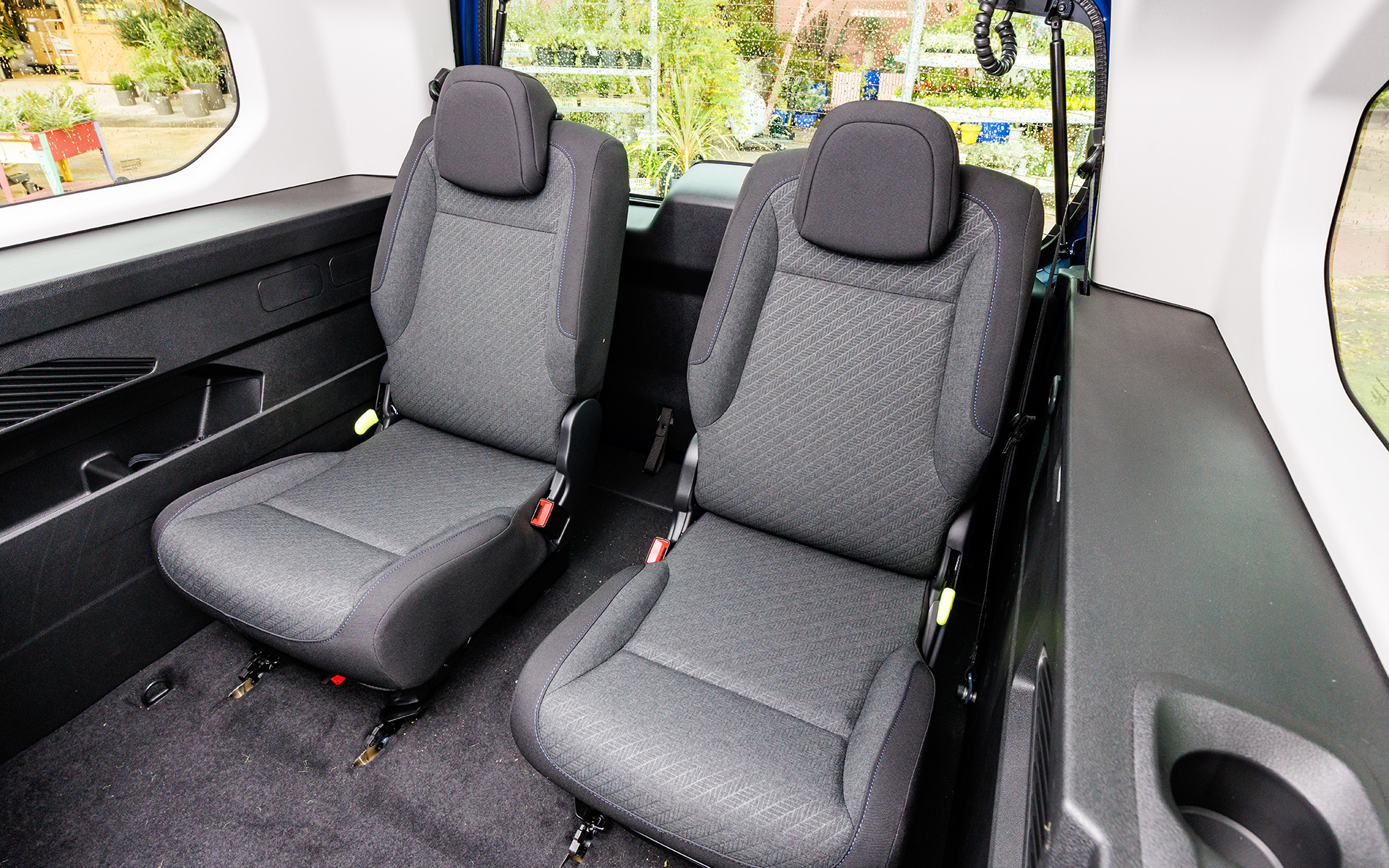 ドブロ マキシの3列目シートは取り外しも可能