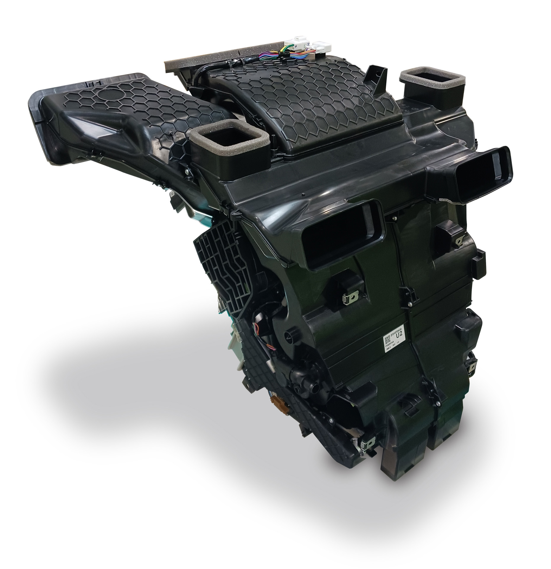 樹脂部品の重量比で約80%にリサイクル材を採用しながら、従来材料と同等のエアコンユニット性能を確保した「リサイクル樹脂活用 HVACユニット」