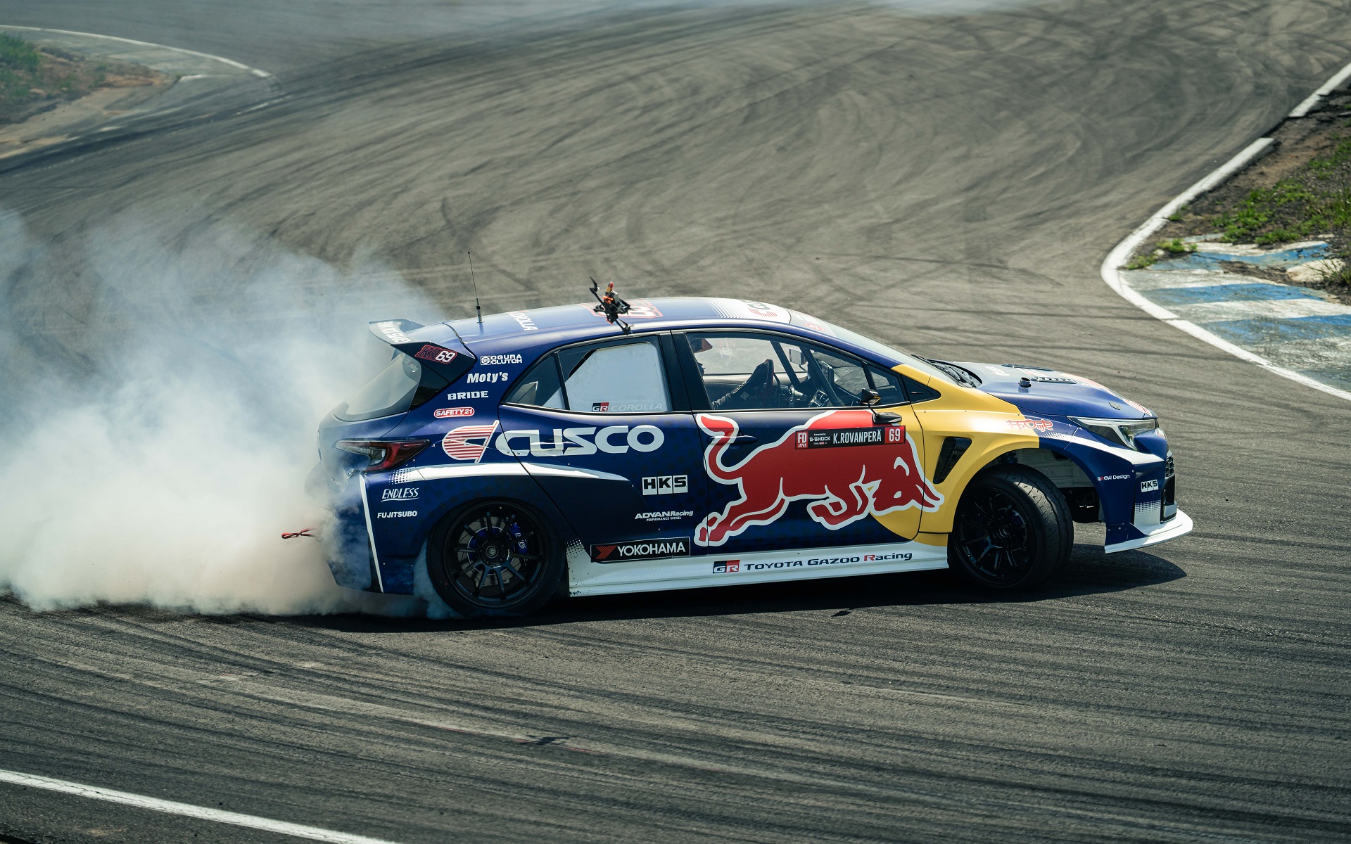 ロバンペラ選手が駆る「Red Bull GR COROLLA」