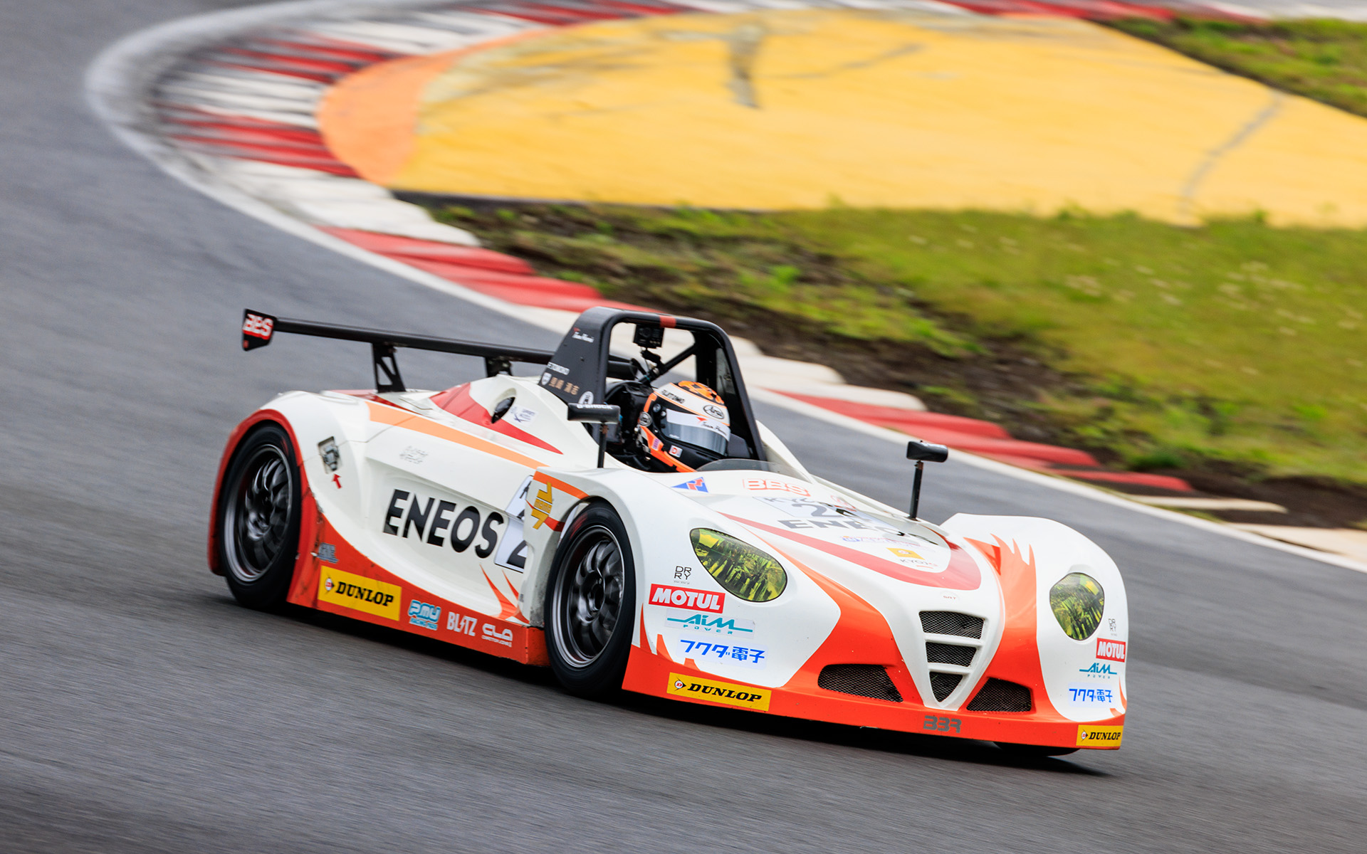 予選の路面コンディションはセミウェット