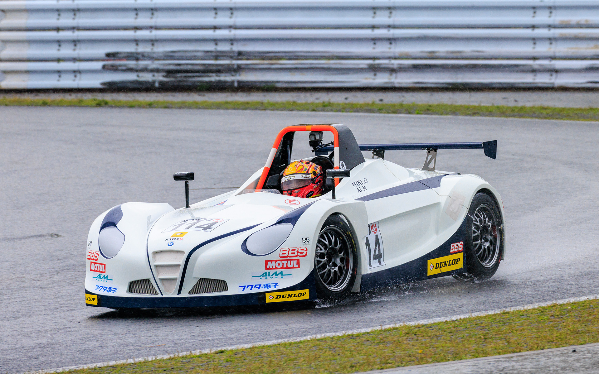 3位、114号車 RSS VITAの翁長実希選手