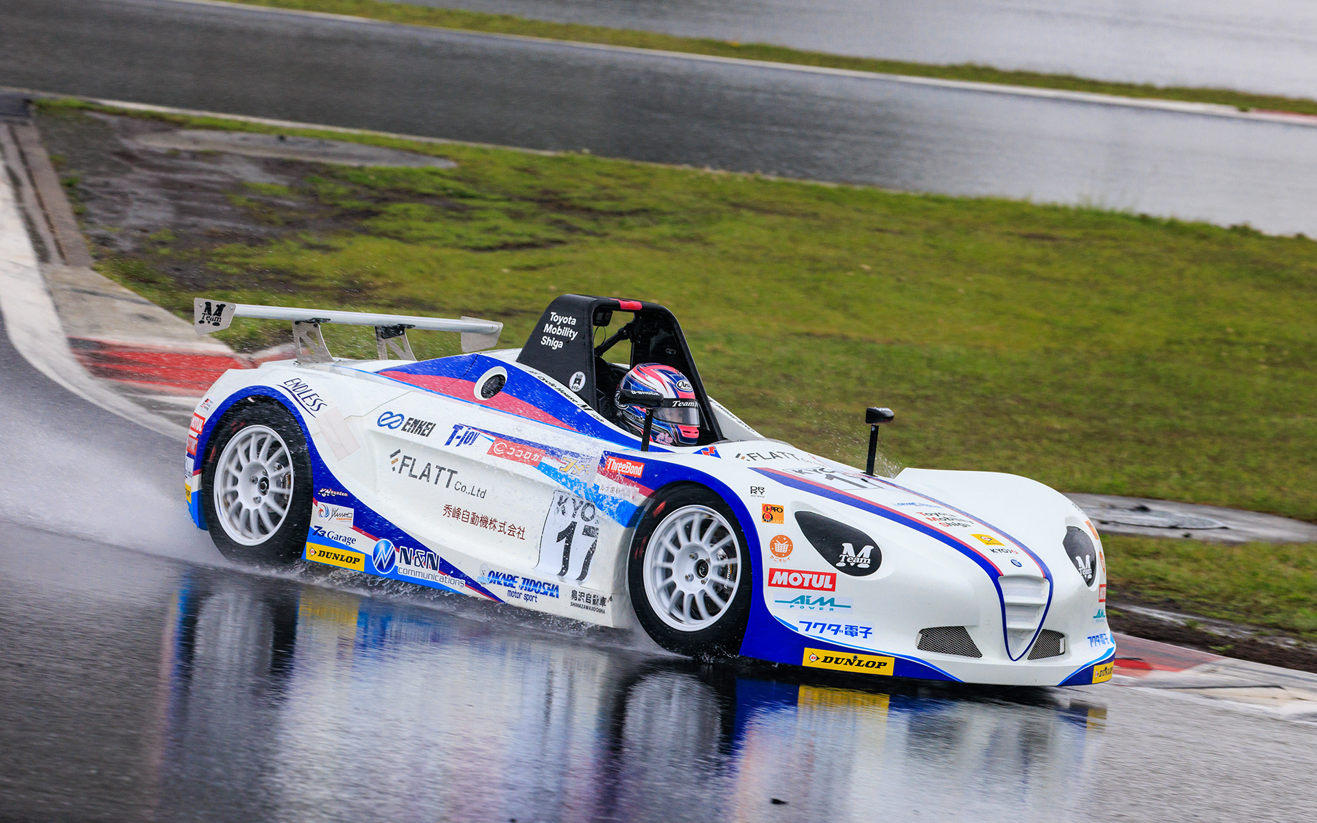 優勝、17号車 Team M VITAの三浦愛選手