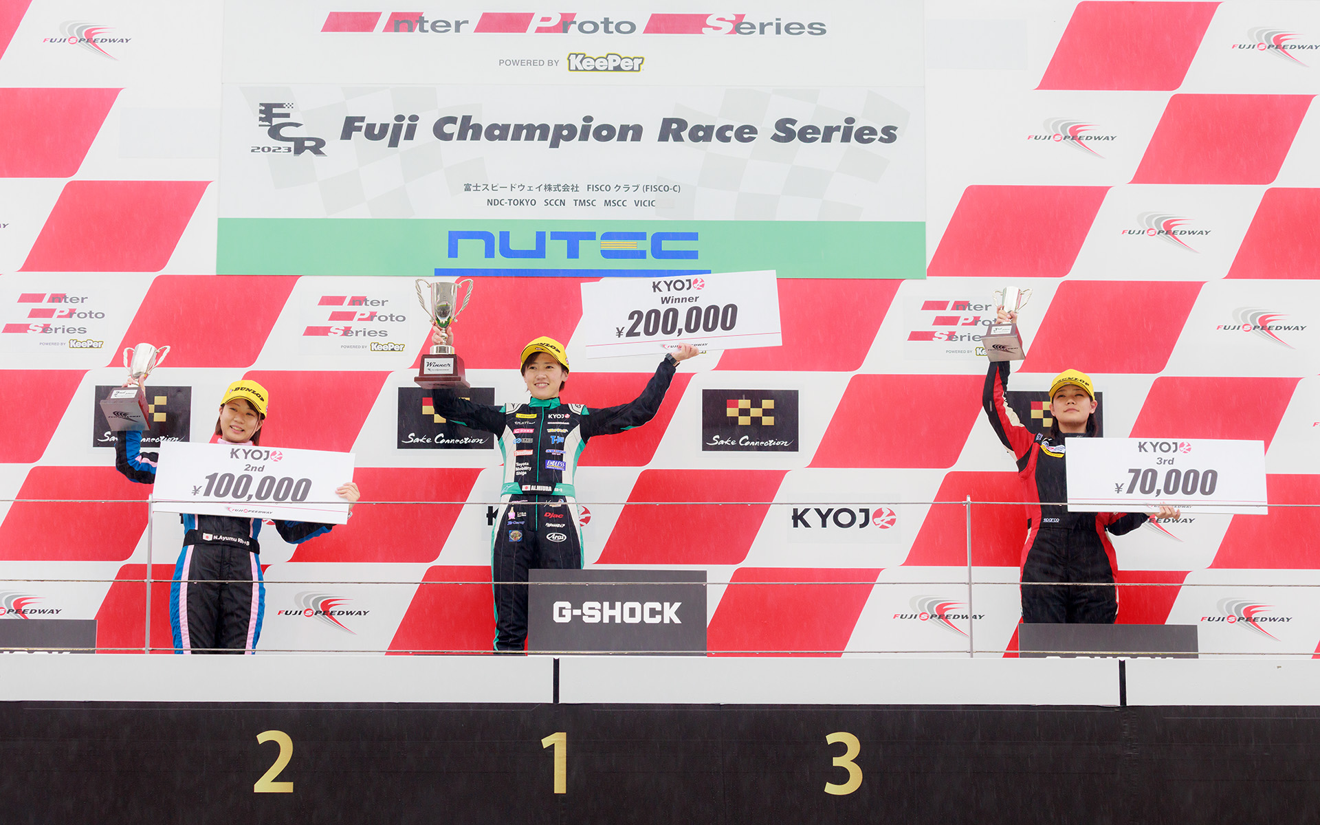 2位は86号車 Dr.DRY VITAの永井歩夢選手、3位は114号車 RSS VITAの翁長実希選手