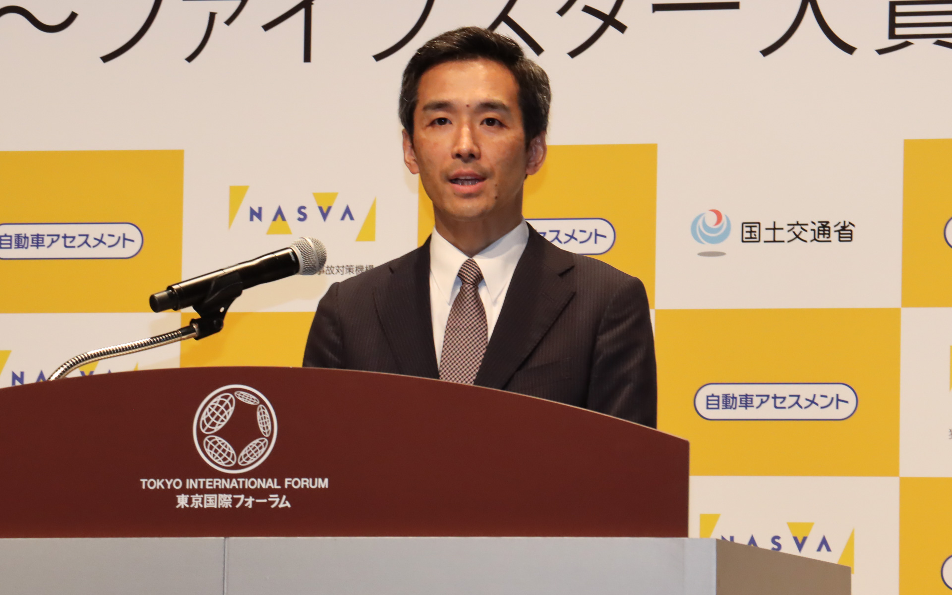 2022年度の実施概要を説明する独立行政法人自動車事故対策機構 自動車アセスメント部長 盛田慎吾氏