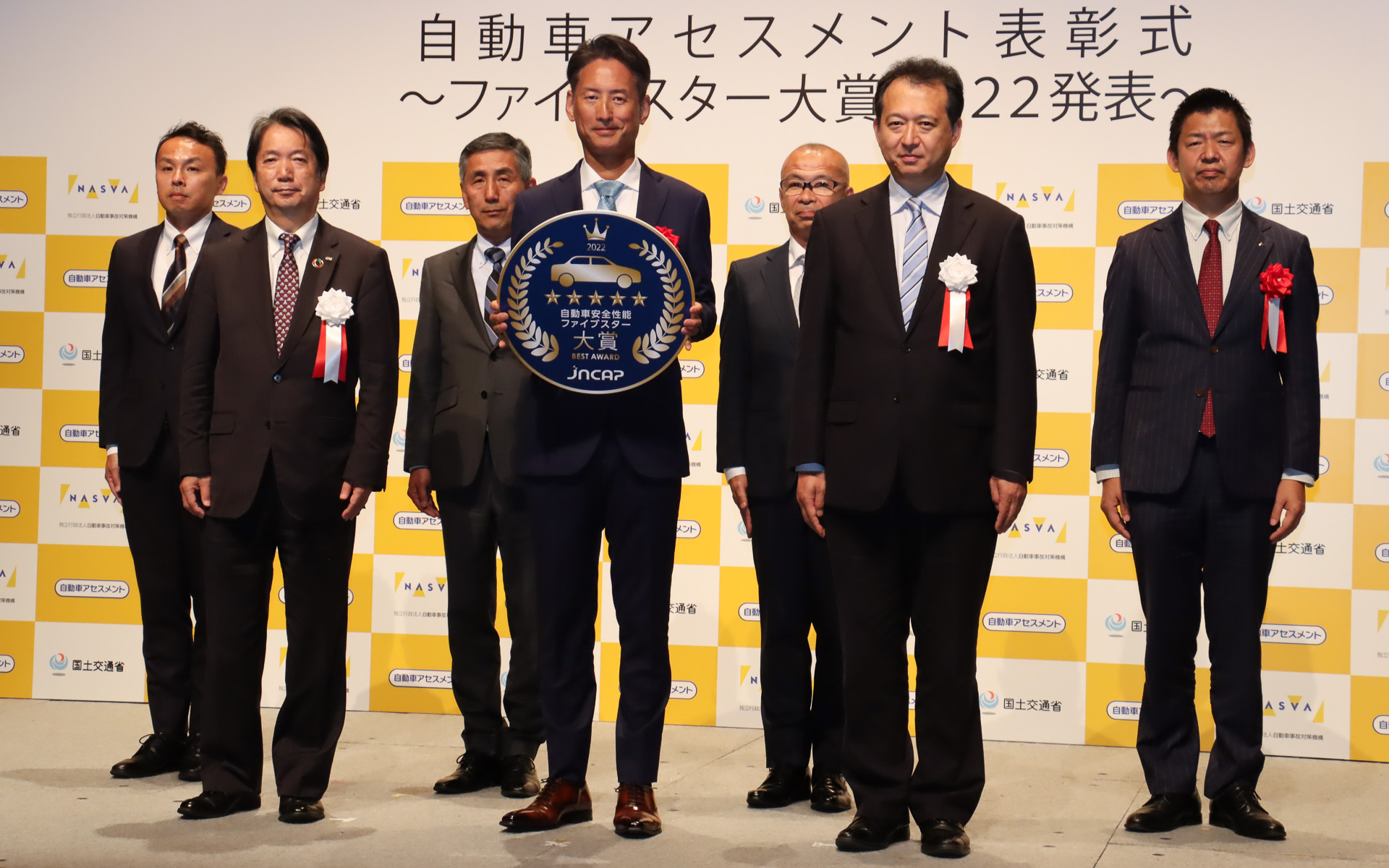 ファイブスター賞の受賞者と主催者代表によるフォトセッション