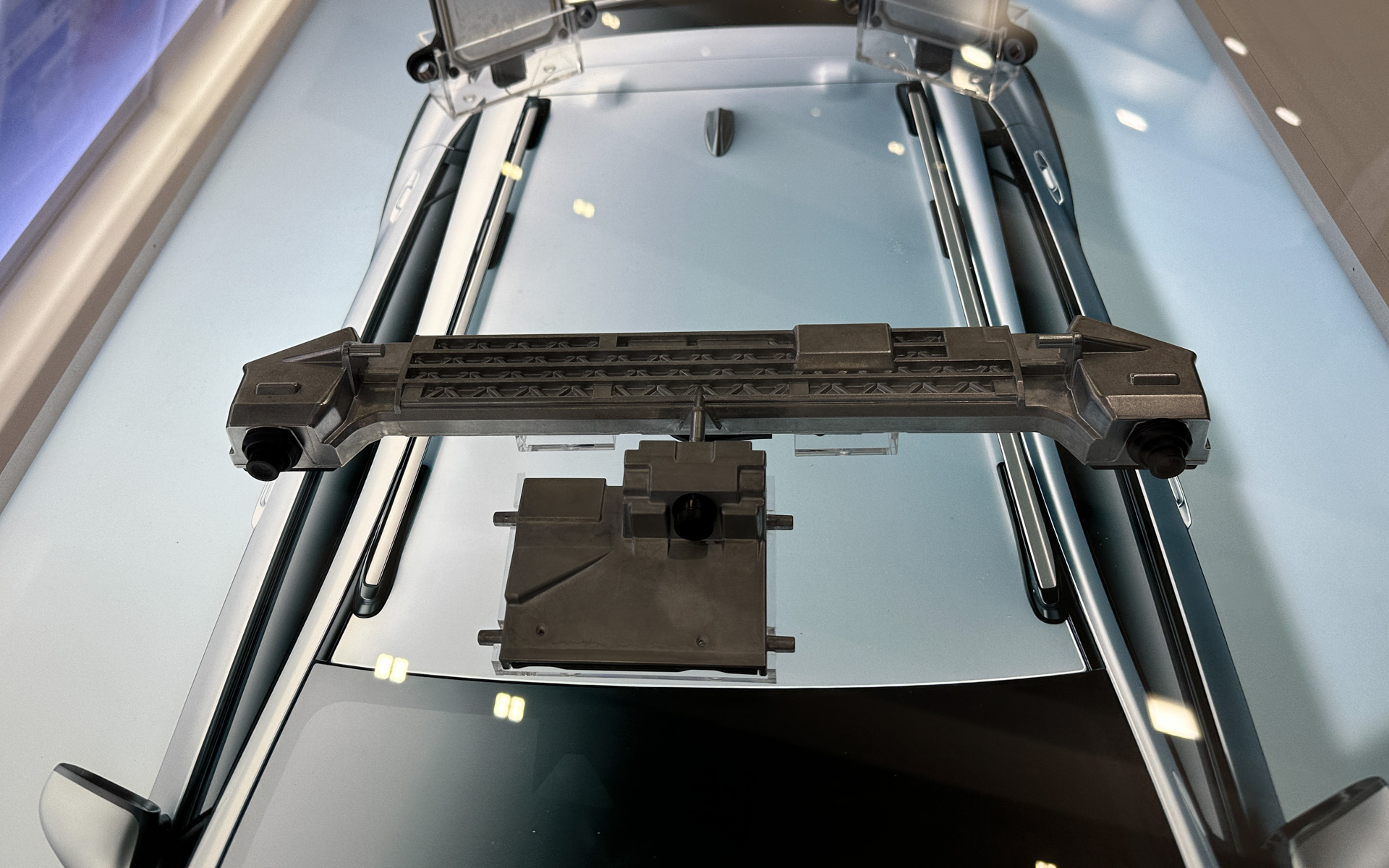 新型クロストレックに採用された「新世代アイサイト」は、これまでのステレオカメラに加えて広角単眼カメラを採用して進化した