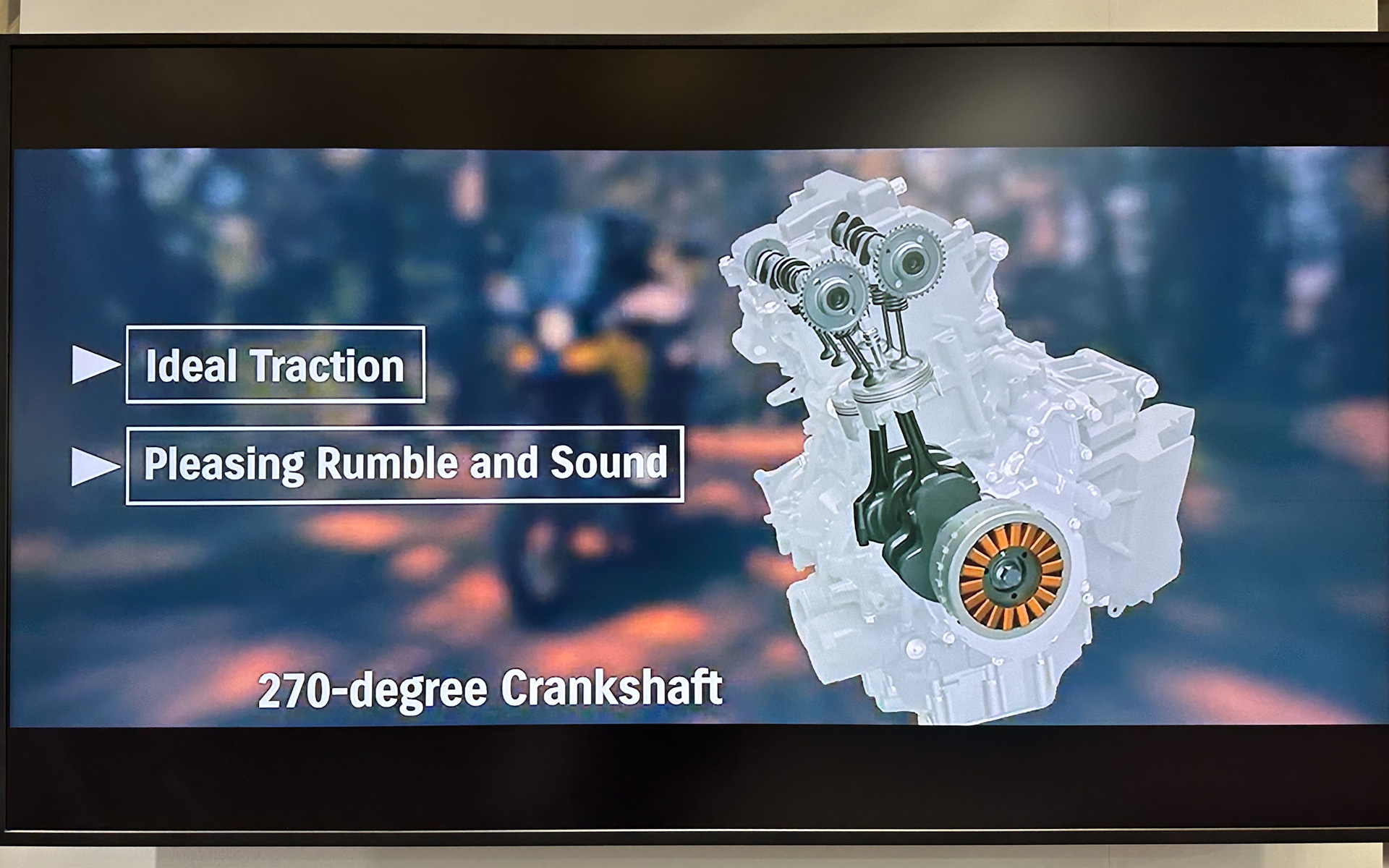 クランク角度を270°としてVツインエンジンの鼓動感を再現しながら、「スズキクロスバランサー」を採用することで振動を抑えた