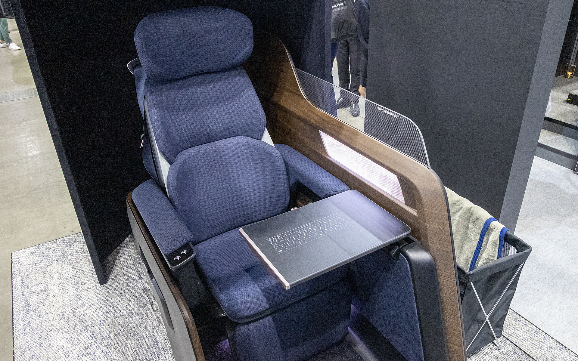 仮眠しやすいシートでもあるMX Prime。現地では「ゆらゆら」の動きも体験できる