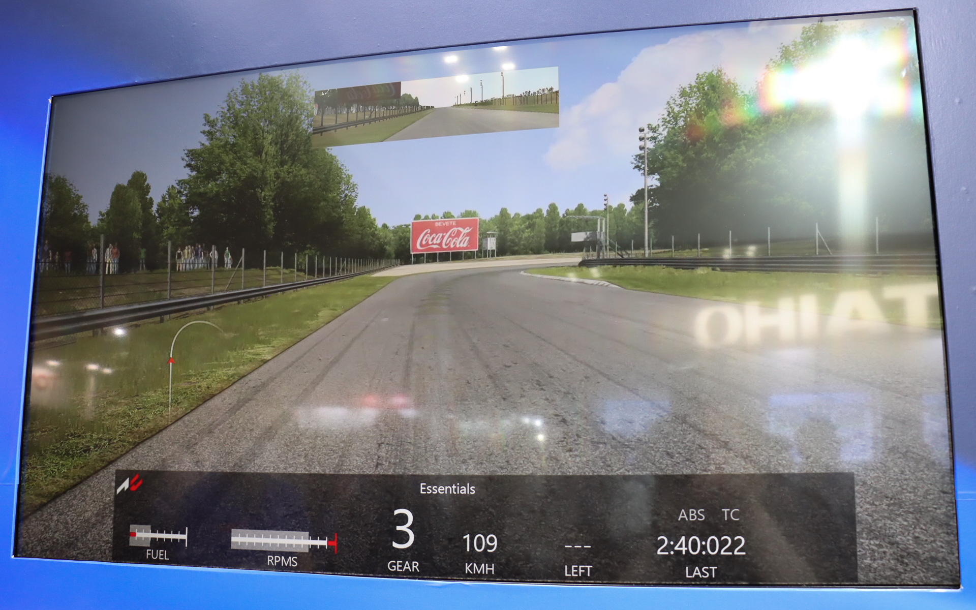 「V8」「V10」「EV」の3種類でサーキット走行する車両のエンジンサウンドをαlive ADが生成。走行状況に合わせた迫力あるサウンドを体感できる