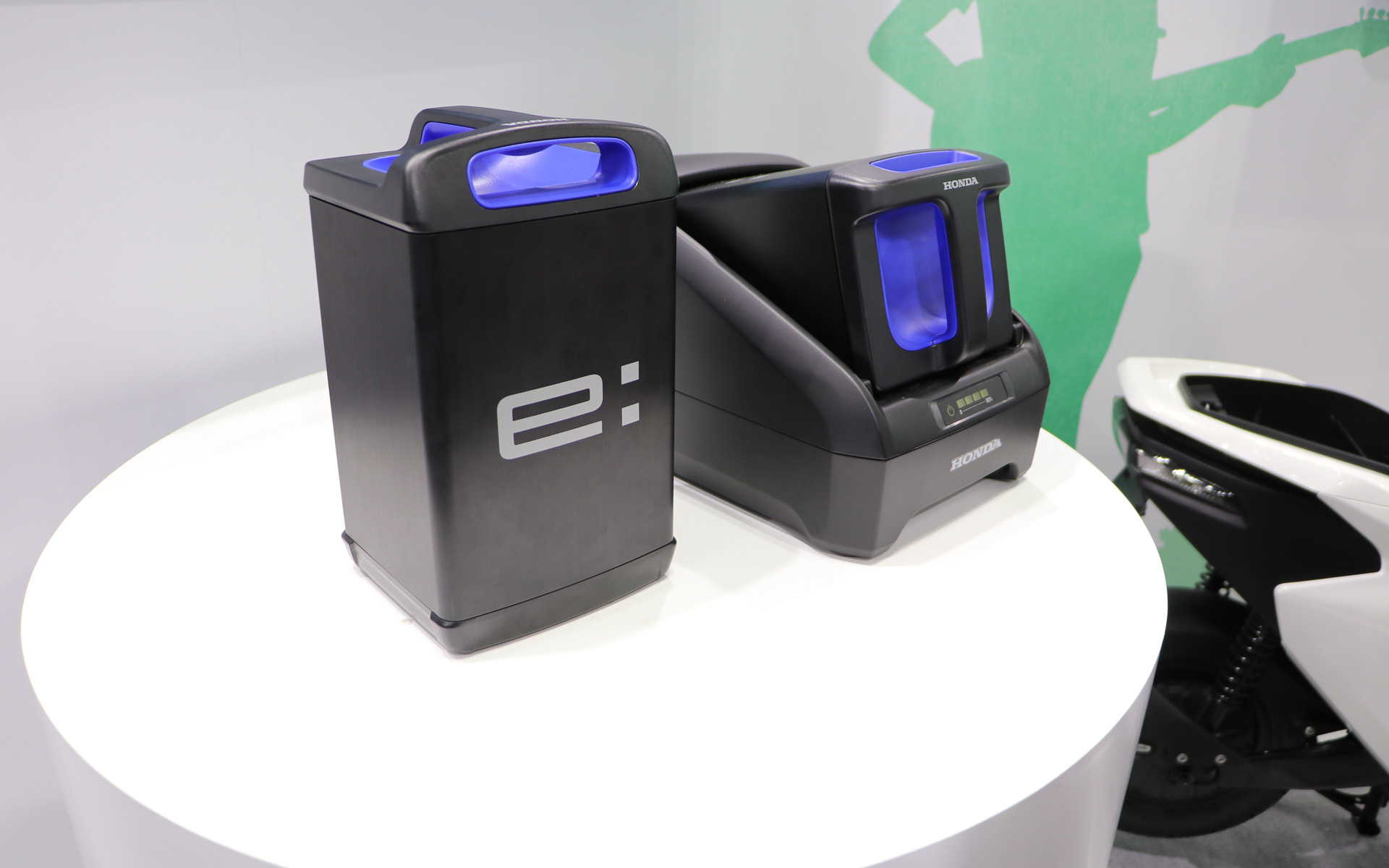 ホンダの着脱式ハイパワーポータブルバッテリ「Honda Mobile Power Pack e：」