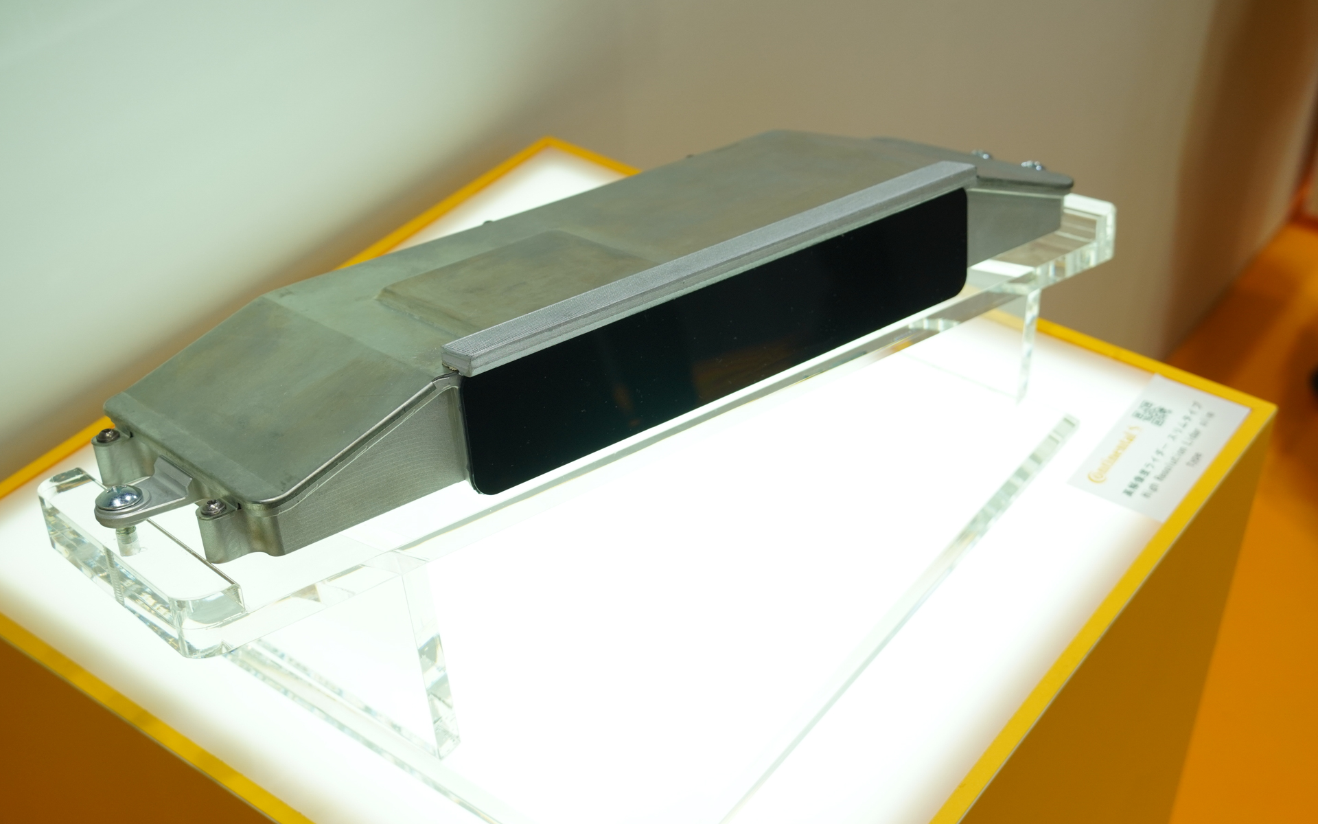 コンチネンタルのスリムタイプLiDAR。ルーフなど車体上部に搭載しやすく薄型にした