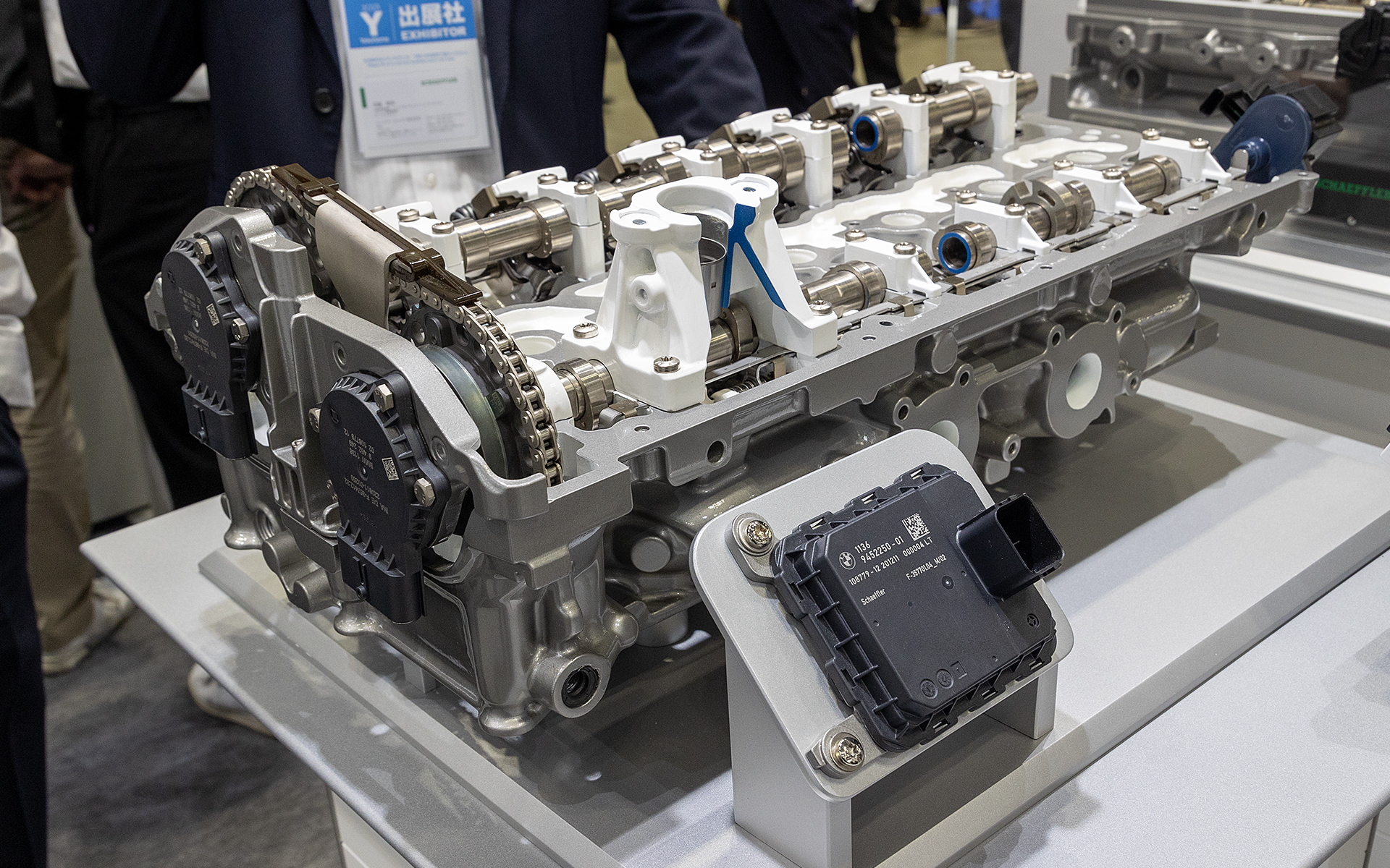 BMWの7シリーズなどに搭載されるDOHC直列6気筒のエンジン（B58型）のシリンダーヘッド