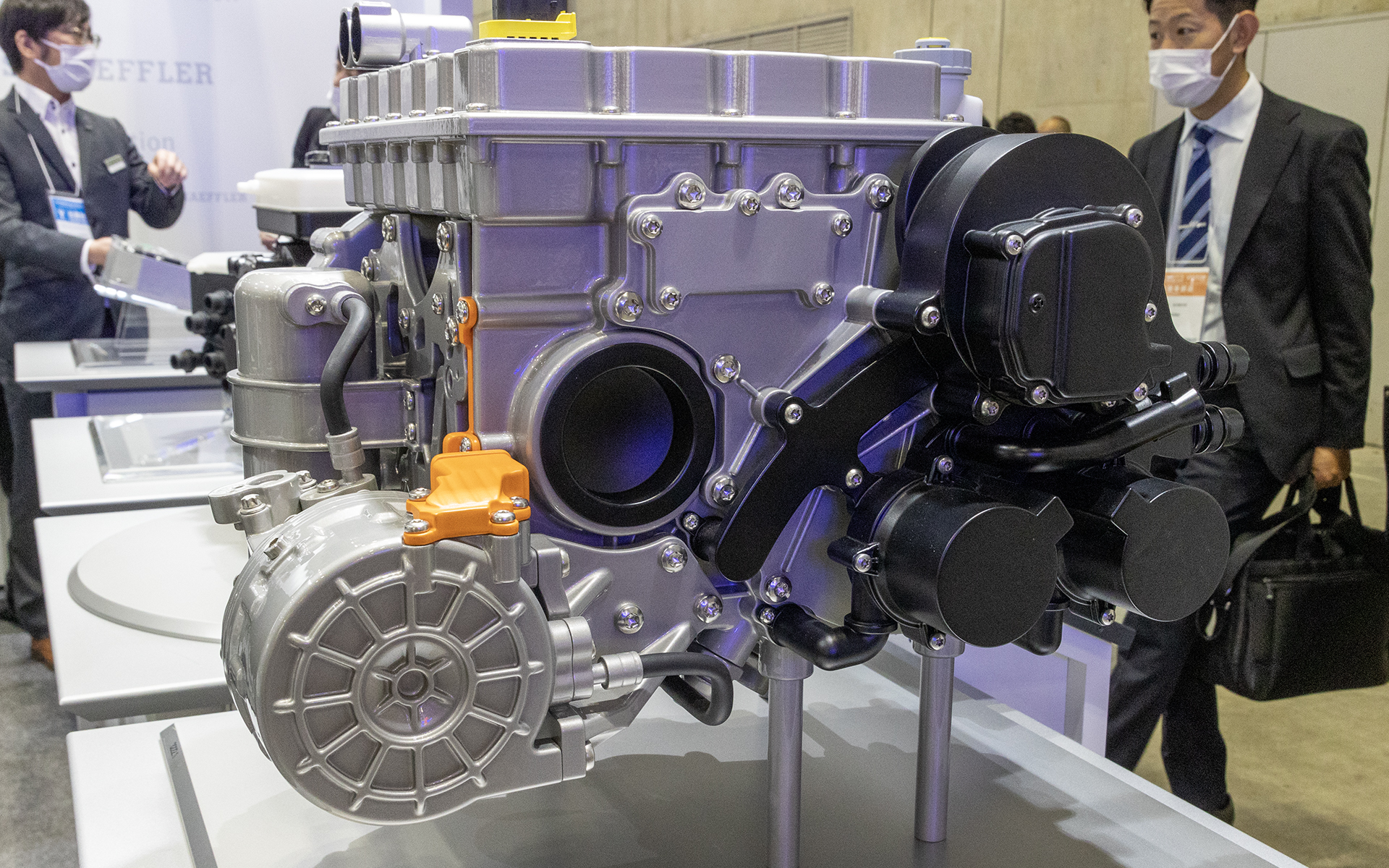 シェフラーの最新電動アクスルは、サーマルマネージメント装置が一体になった4in1電動アクスルだ