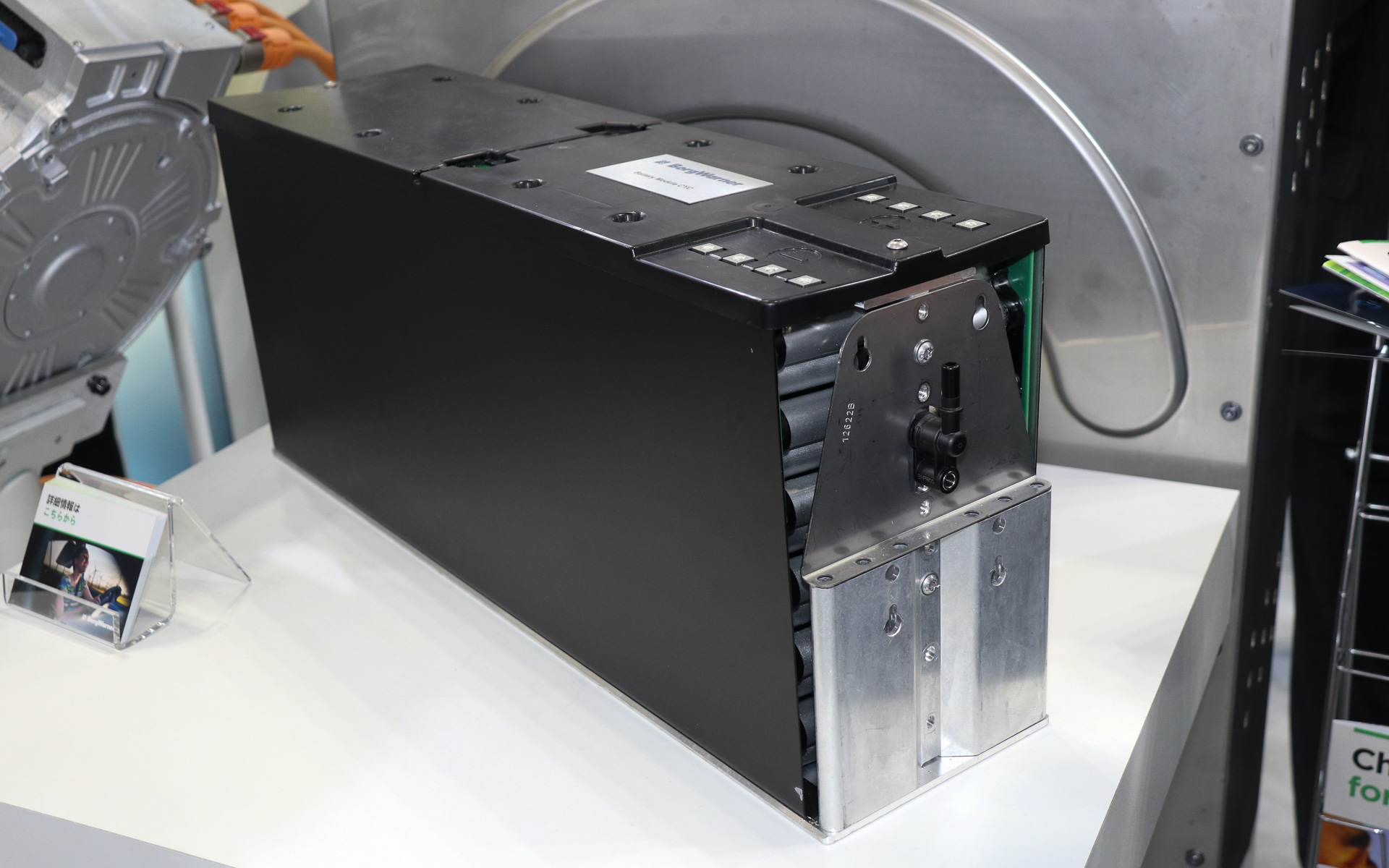 9個のバッテリーモジュールを組み合わせて構成される