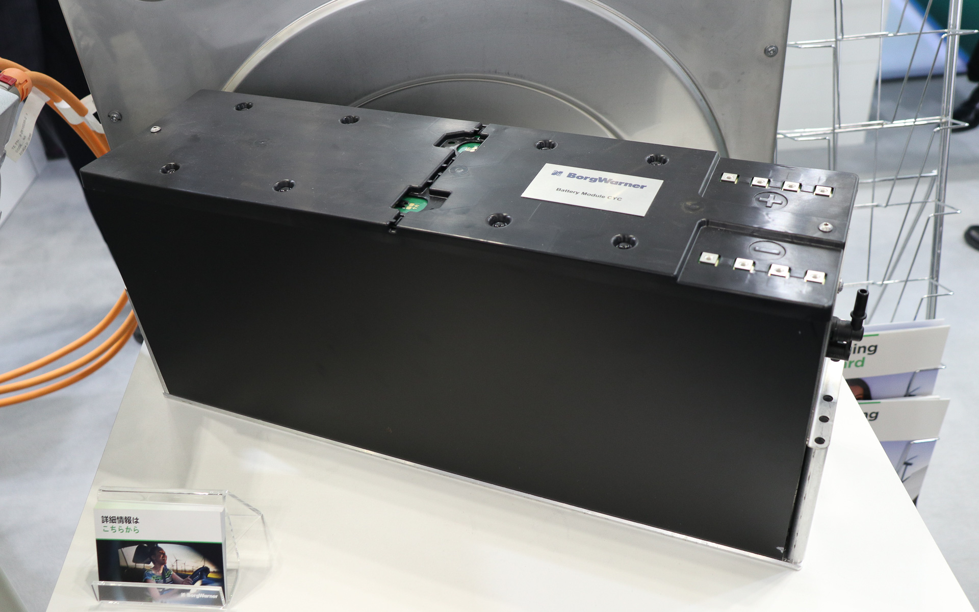 9個のバッテリーモジュールを組み合わせて構成される