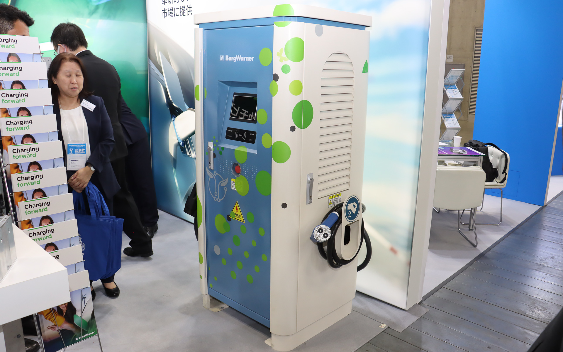 電気自動車向け DCファストチャージャー（180～360kW）