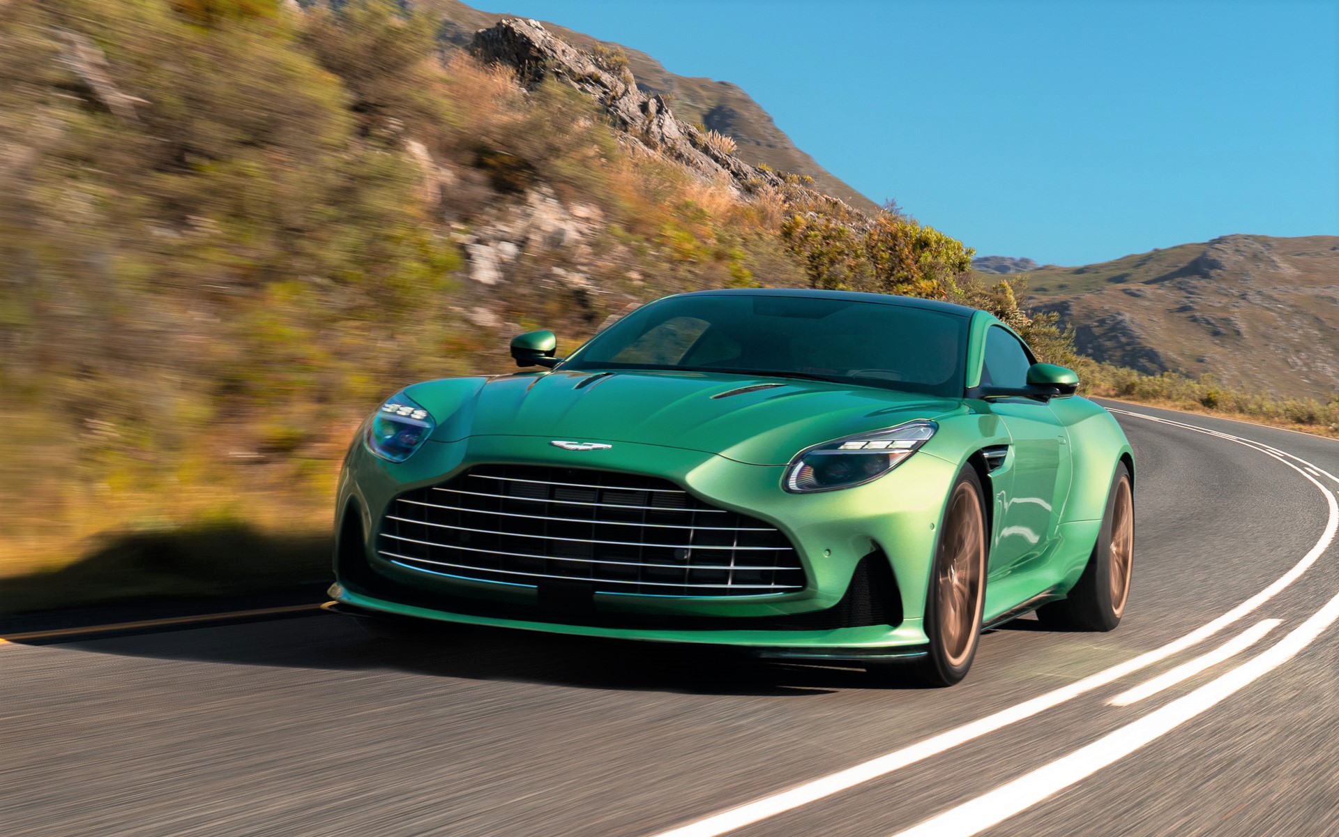 アストンマーティンの新型スーパーツアラー「DB12」