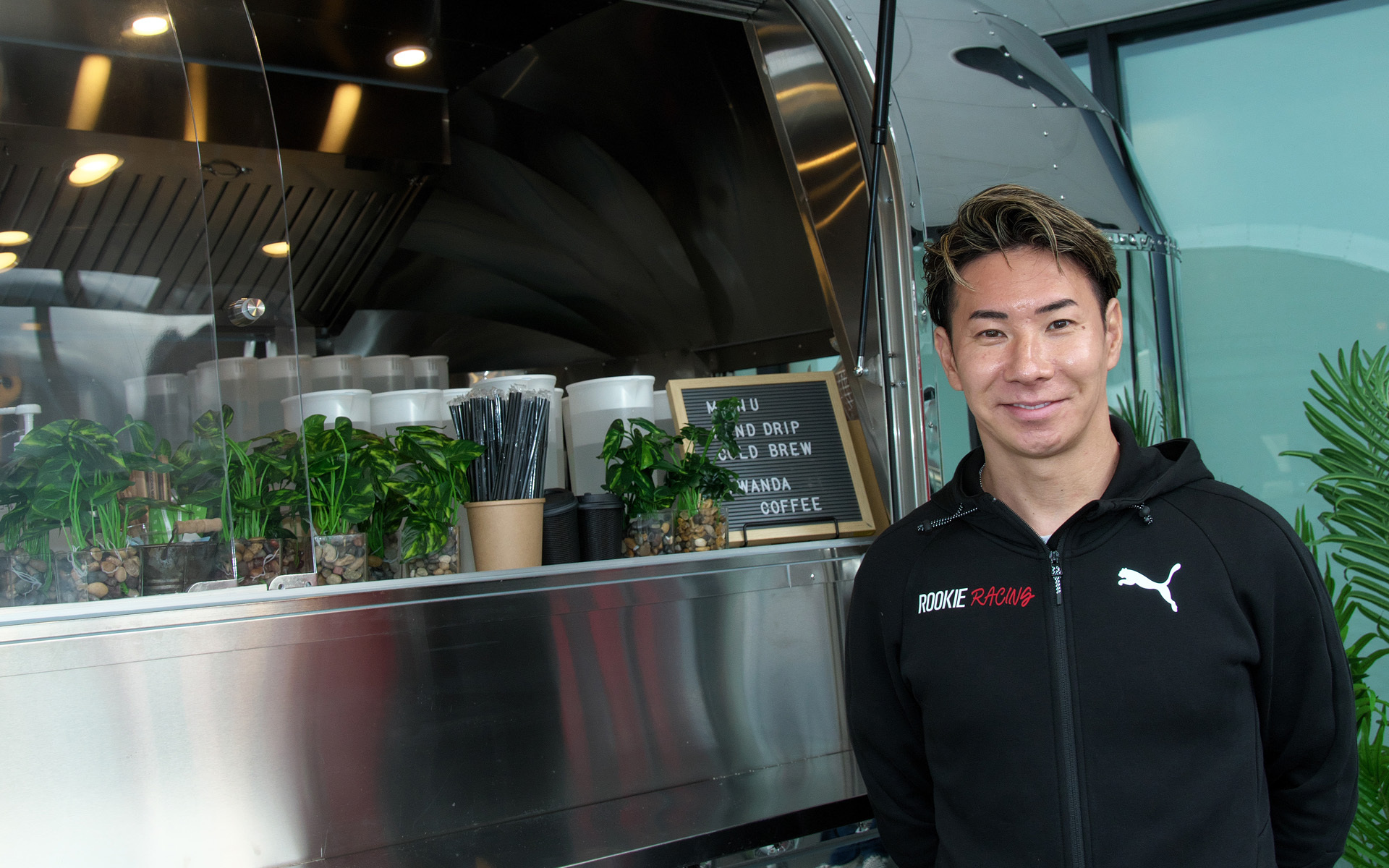 コーヒーをプロデュースした小林可夢偉選手