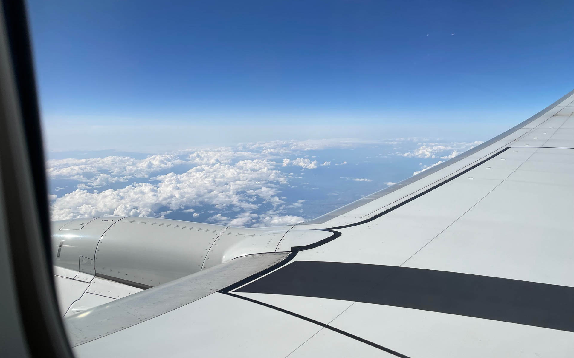 雲の上はいつも快晴。ウキウキと岡山へ