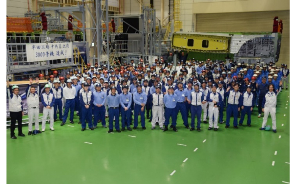 中央翼製造累計3000機記念