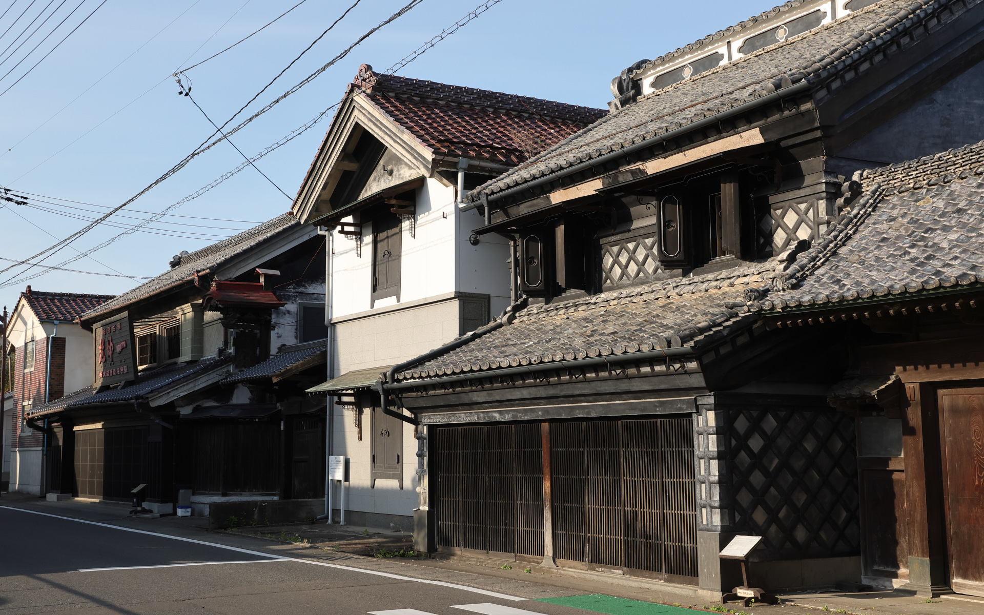 蔵の並ぶ村田町の街並み