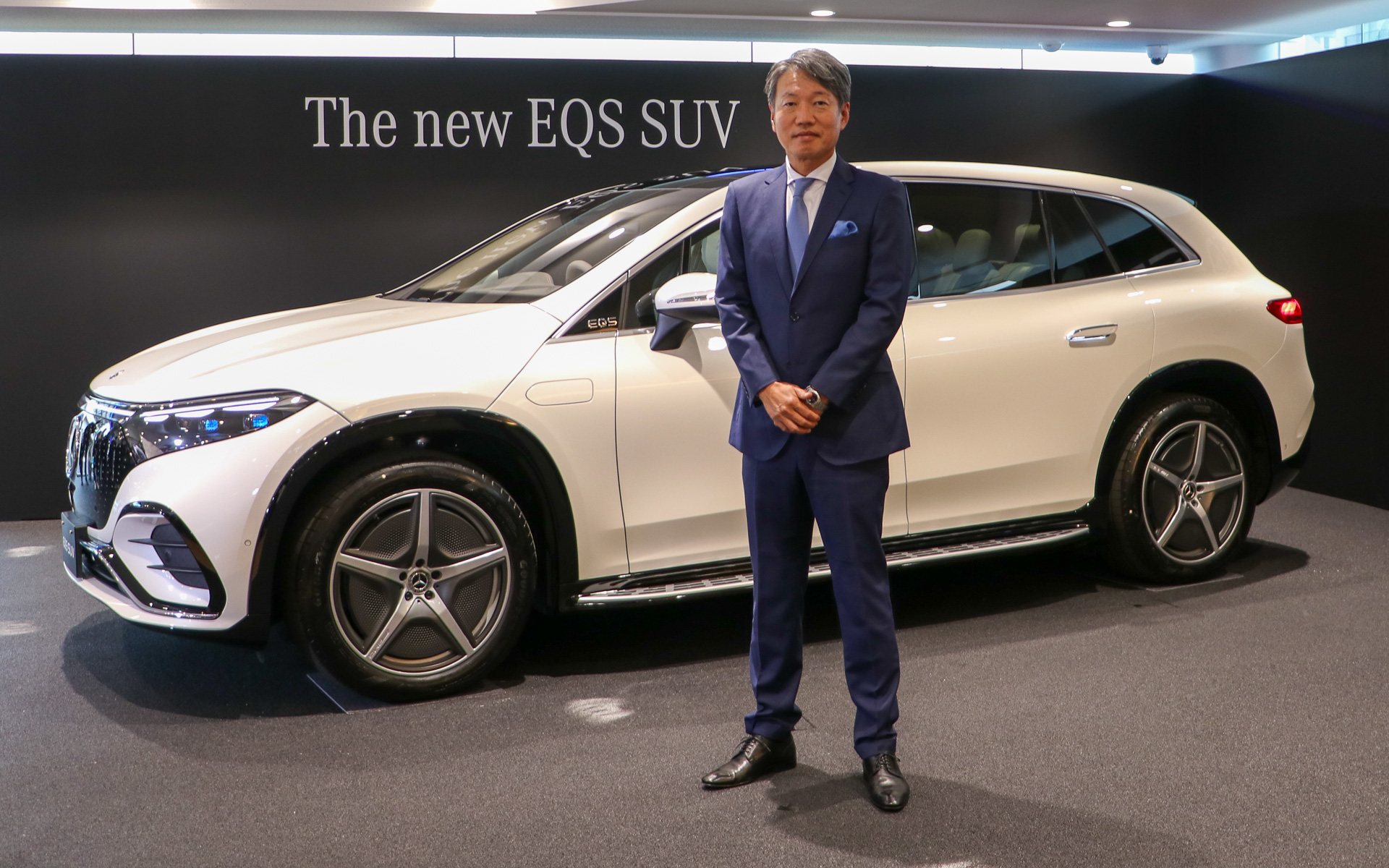 メルセデスEQ横浜にて発表された「EQS SUV」とメルセデス・ベンツ日本株式会社 代表取締役社長兼CEO 上野金太郎氏