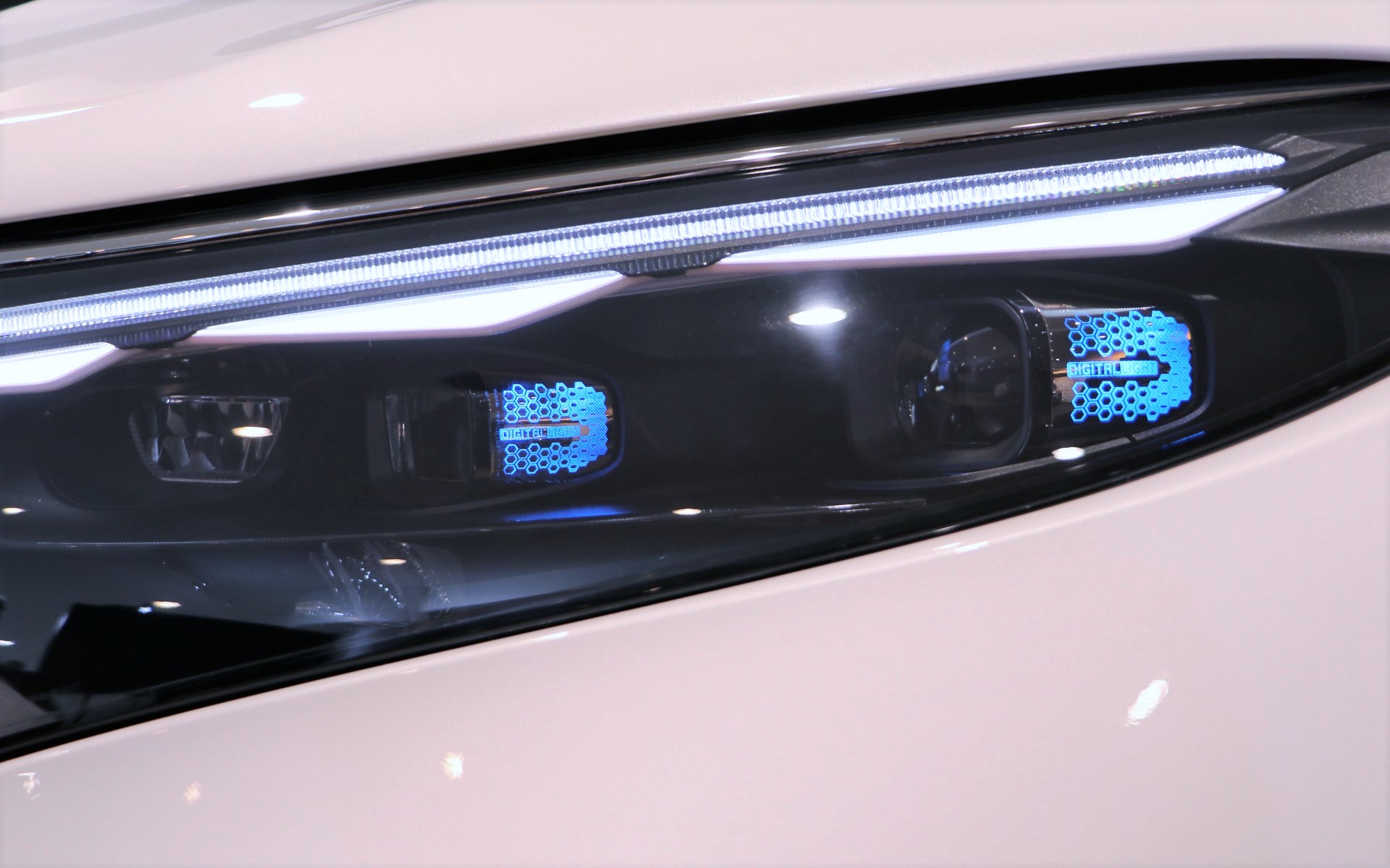 LEDマトリクスヘッドライト