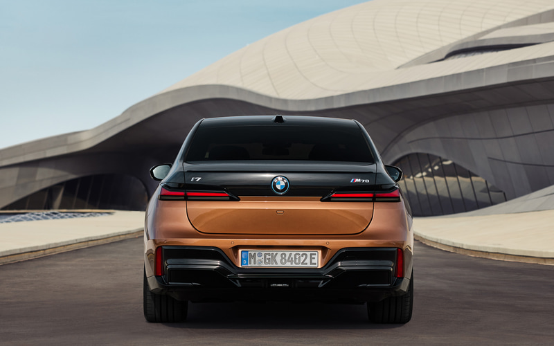 BMW、新型7シリーズにハイパフォーマンスEV「i7 M70 xDrive