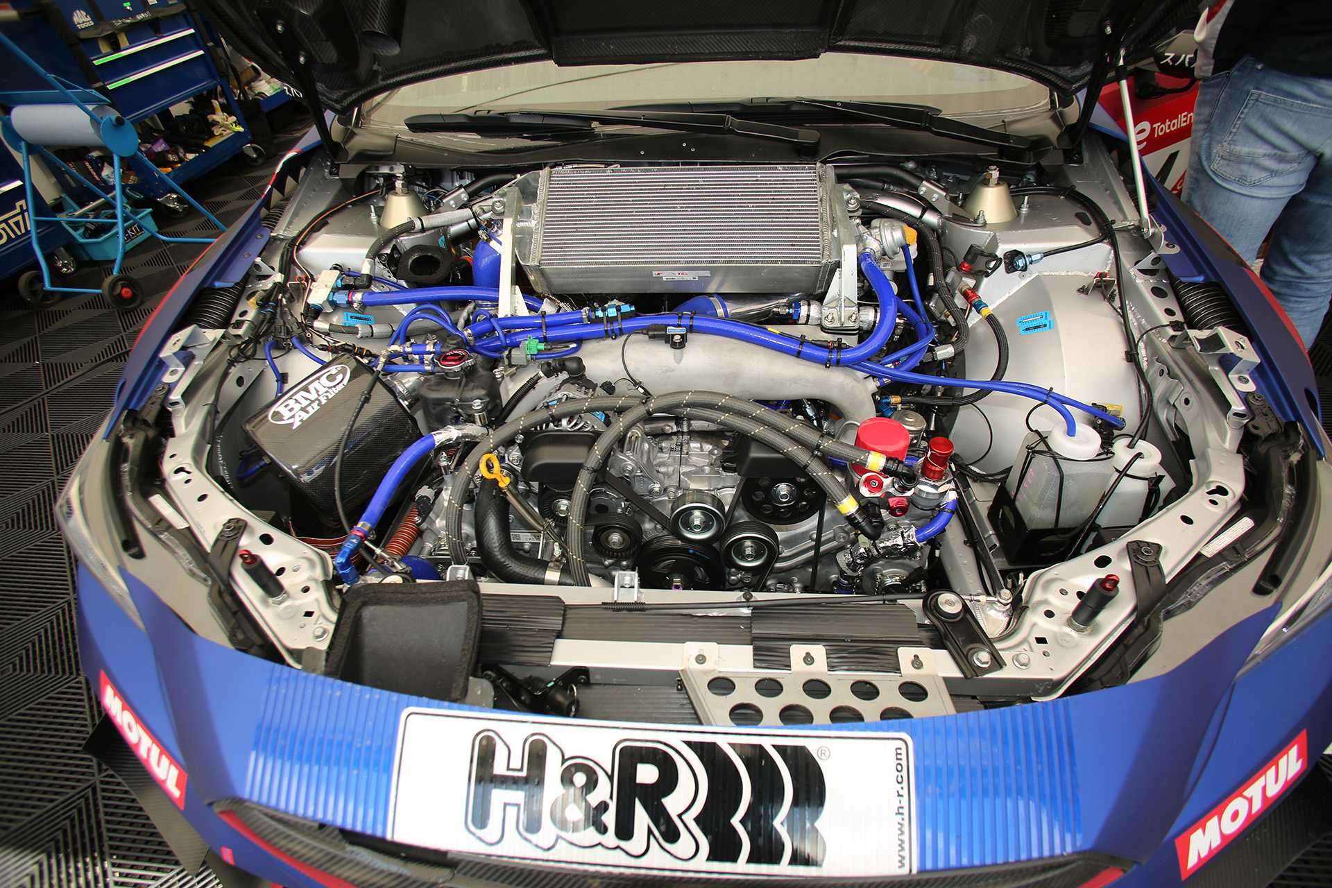 予選Q2でトラブルが出たためQ3前にエンジンを乗せ換えた新型「WRX S4」