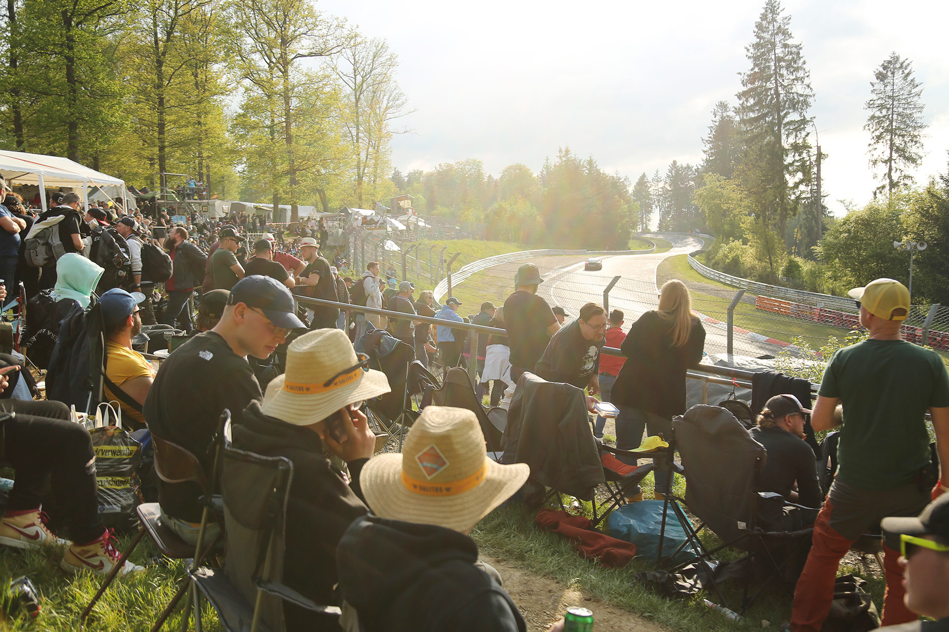 にぎわう観客席