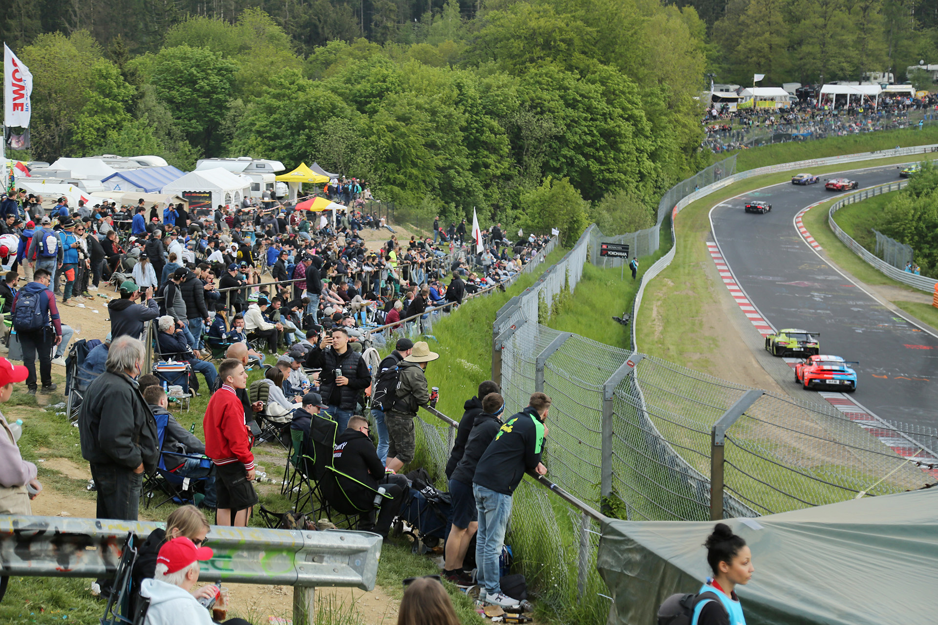 にぎわう観客席