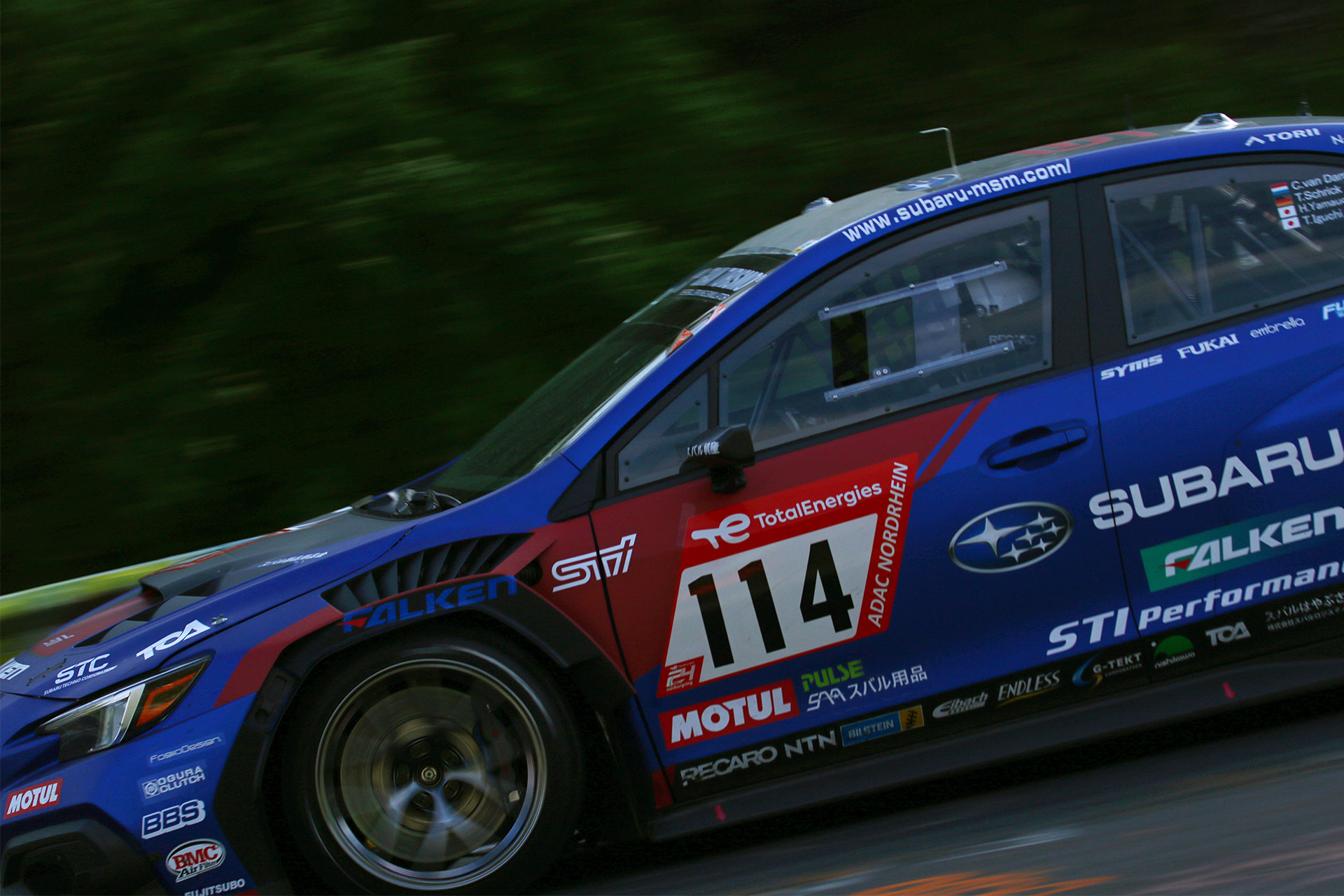 朝6時過ぎにウォールにヒットして戻ってきた新型WRX S4