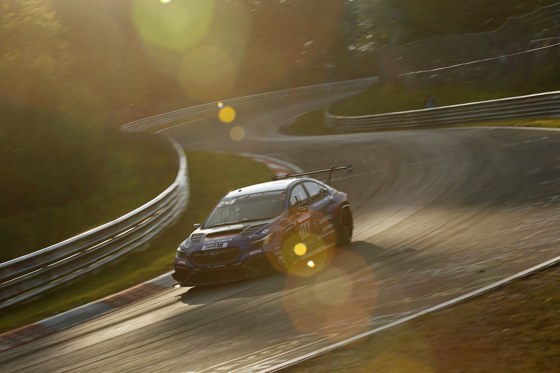 朝6時過ぎにウォールにヒットして戻ってきた新型WRX S4