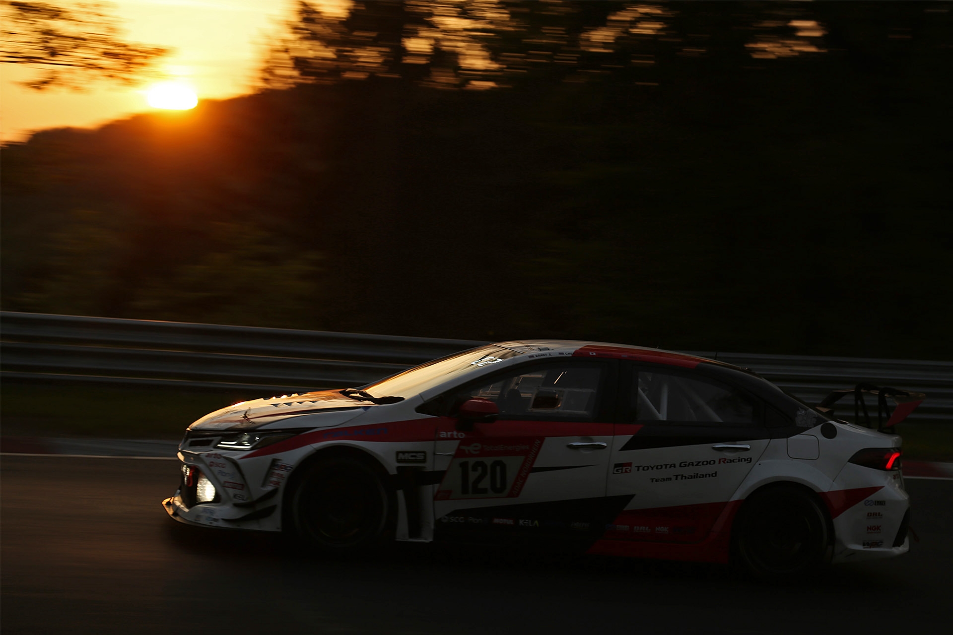 河村直樹選手が参加している120号車 トヨタカローラ アルティス