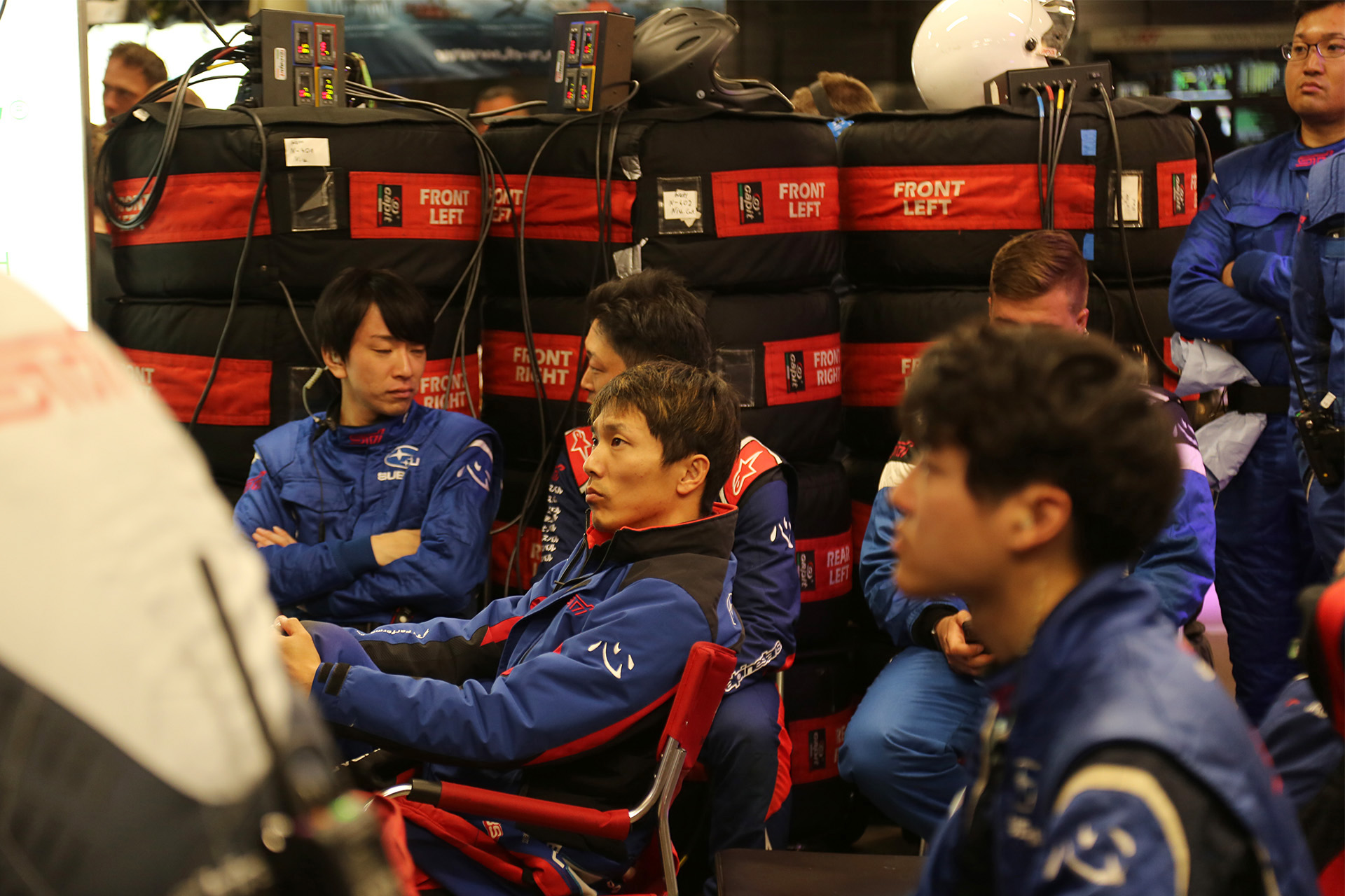 朝6時過ぎにウォールにヒットして戻ってきた新型WRX S4