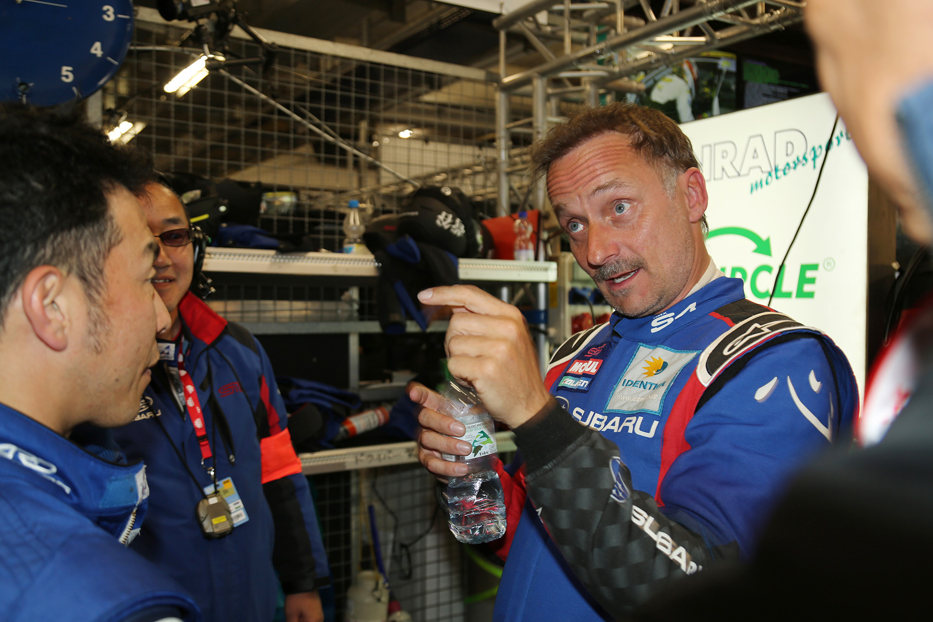 朝6時過ぎにウォールにヒットして戻ってきた新型WRX S4