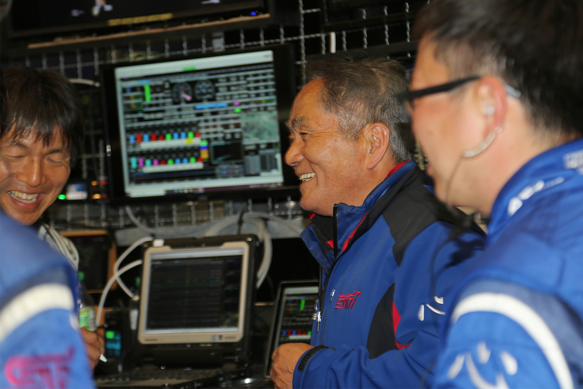 朝6時過ぎにウォールにヒットして戻ってきた新型WRX S4