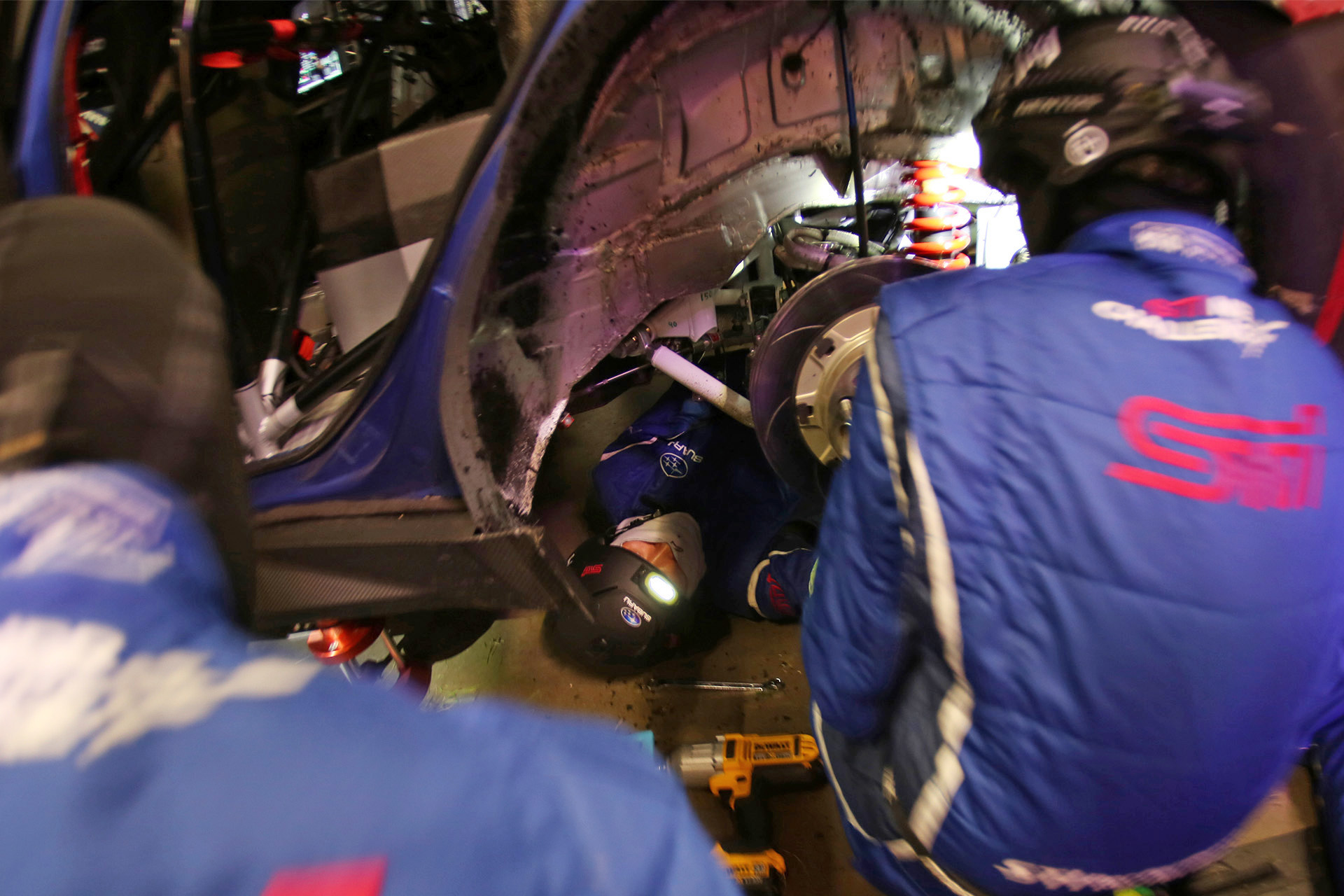 クラッシュしたマシンのフロント部分