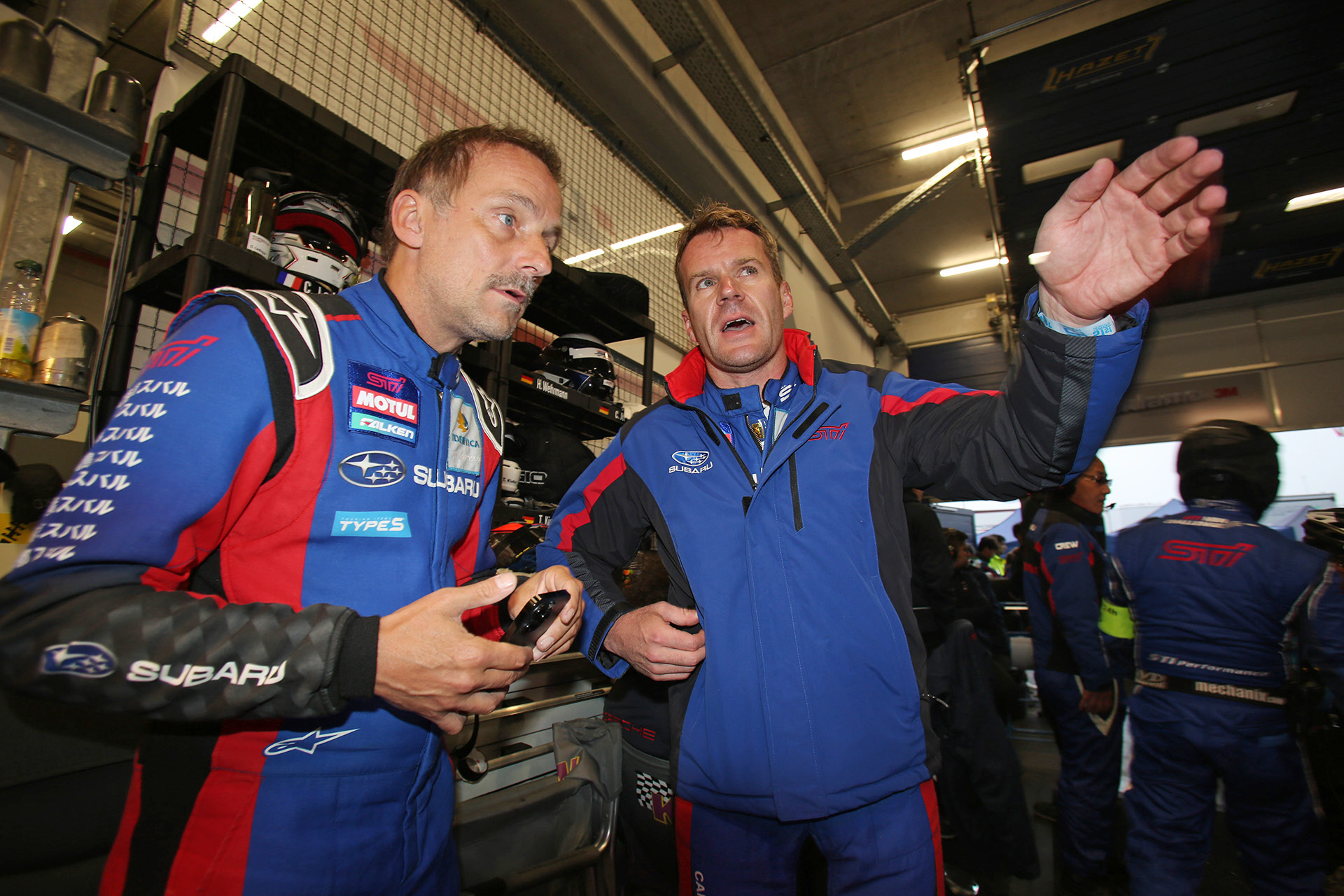 クラッシュしたマシンのフロント部分