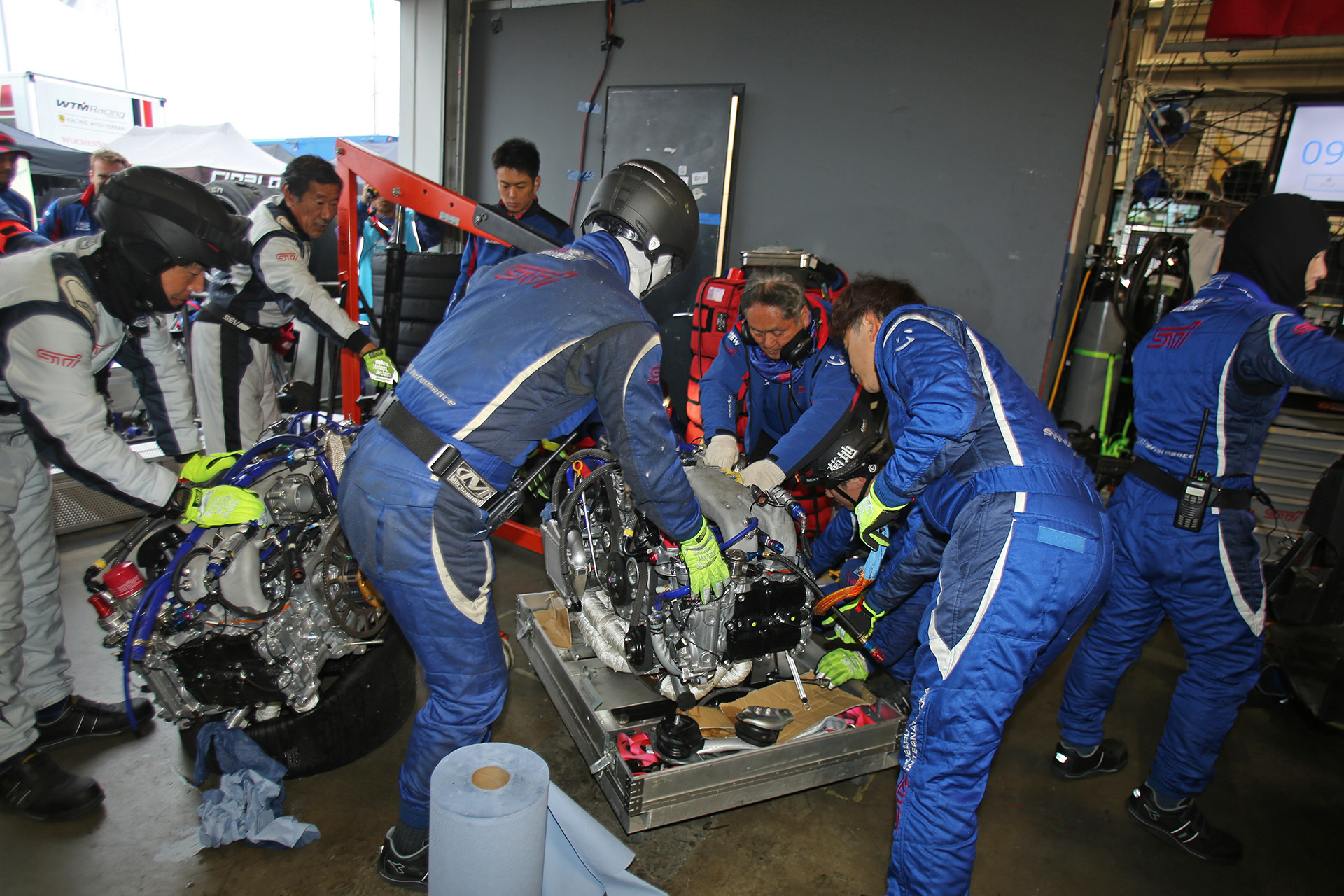 クラッシュしたマシンのフロント部分