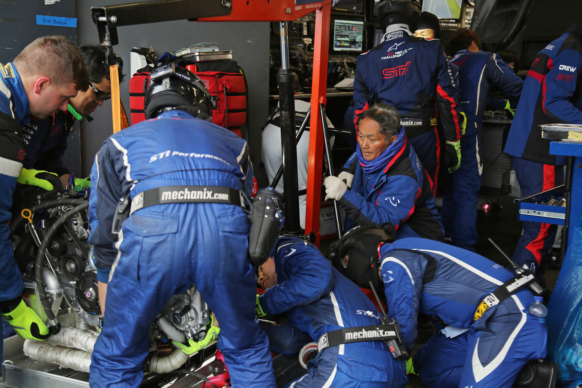 クラッシュしたマシンのフロント部分