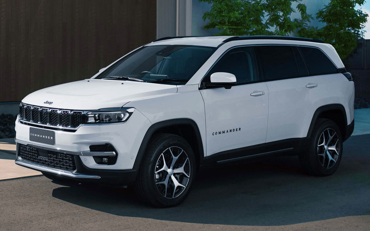 ジープが「コマンダー」初の限定車「ロンジチュード」を発売する