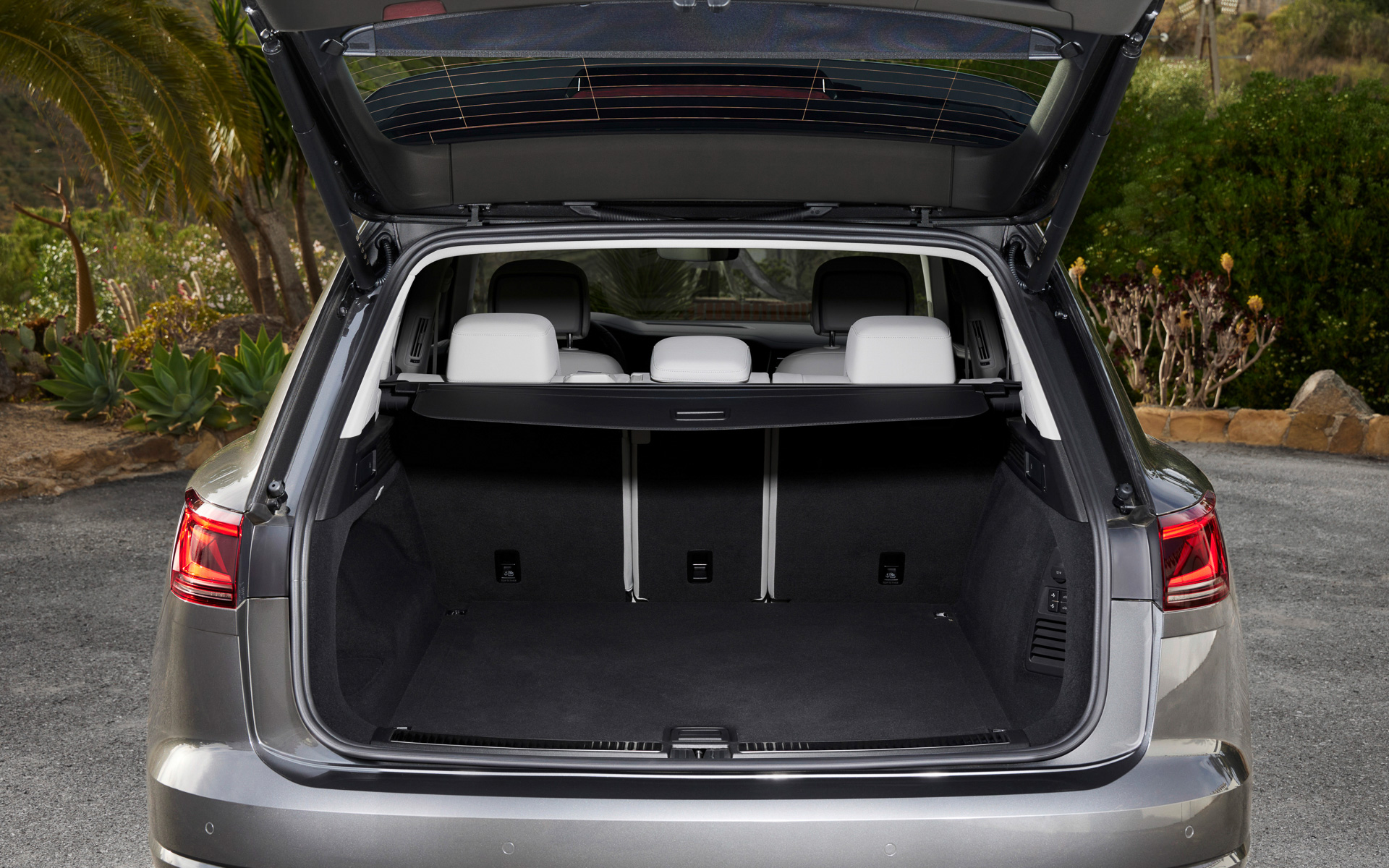 エレガンスのラゲッジスペース