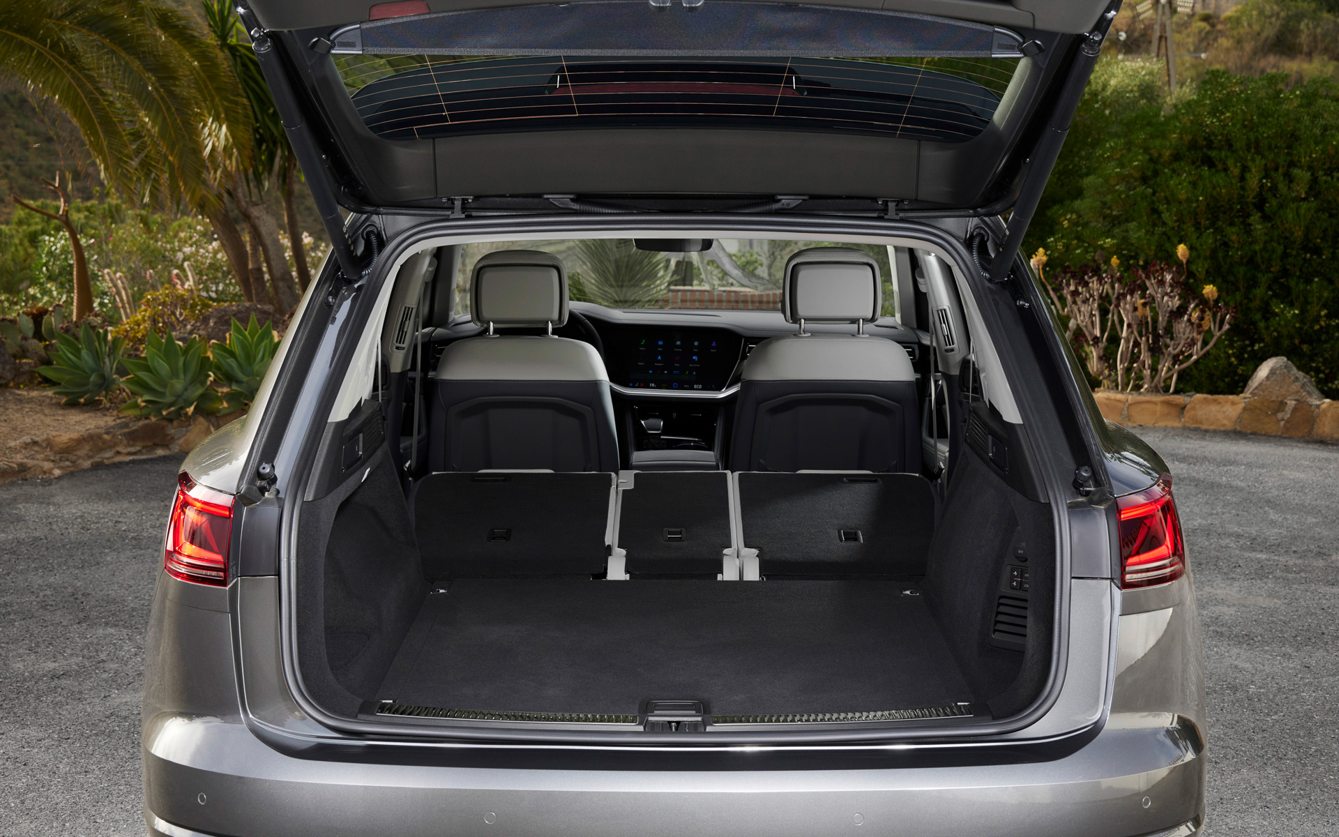 エレガンスのラゲッジスペース