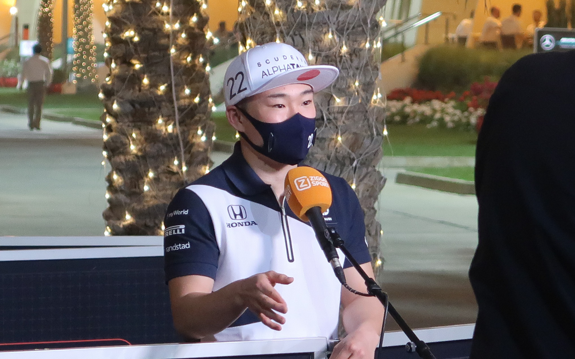 テレビクルーが使っていたマイク道具がヒントに