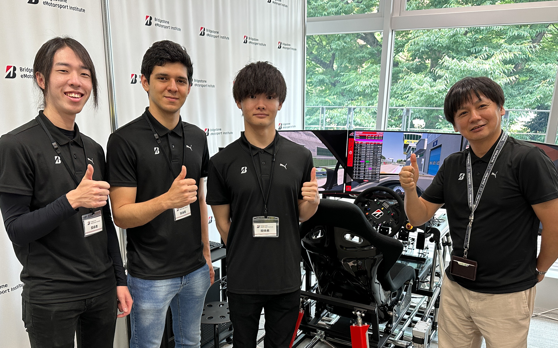 左から武藤壮汰選手、イゴール・フラガ（イゴール・大村・フラガ）選手、古谷悠河選手、株式会社ブリヂストン モータースポーツ企画 推進部 課長の山本塁氏