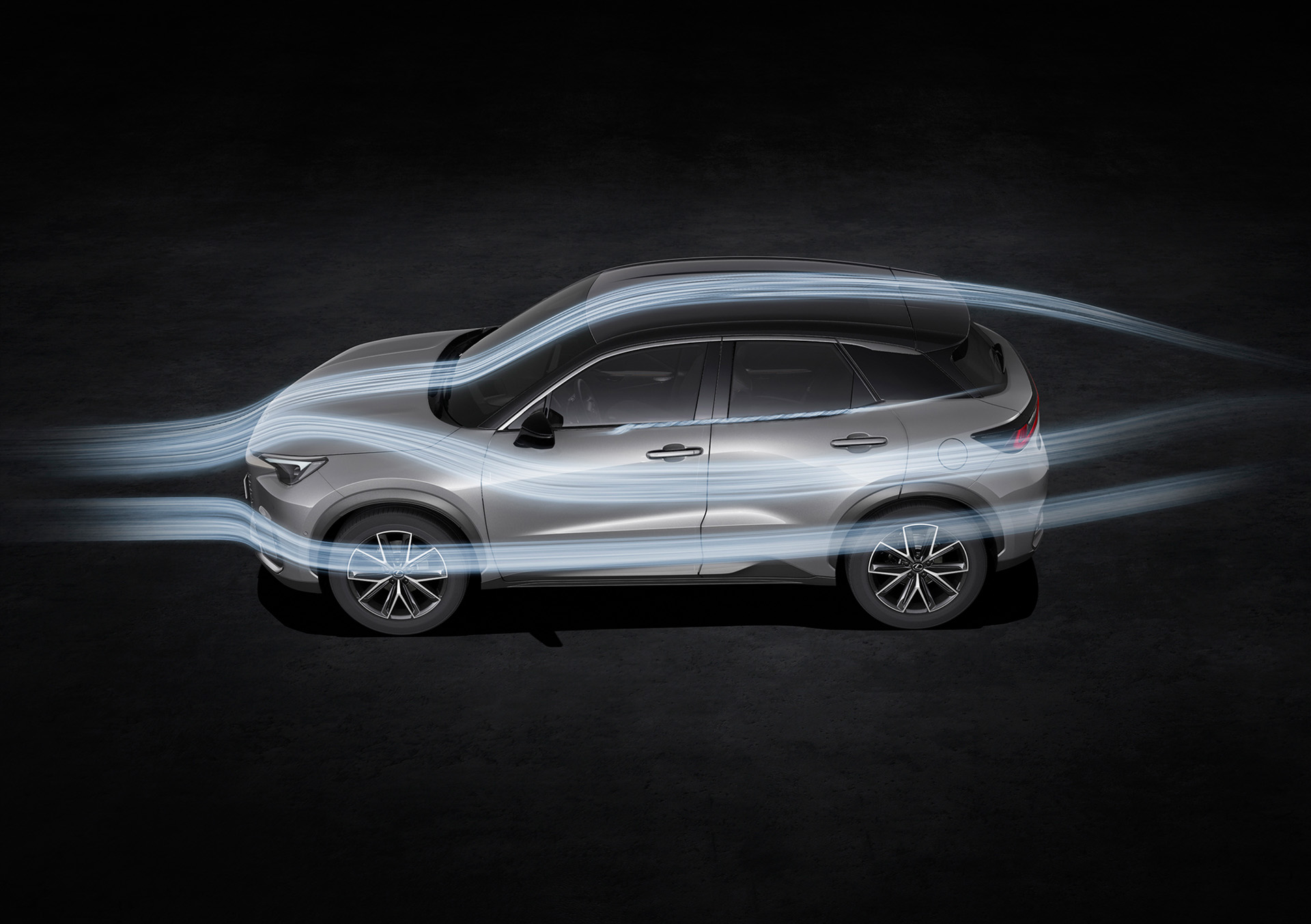 新型LBX空力性能イメージ（プロトタイプ）：空力による素性向上にこだわり、操縦安定性と乗り心地に貢献。フロントまわりでは、先端を低く構えたフード形状とシームレスグリルにより、風流れの変動を抑制し意匠性と高い空力性能を両立。サイドではドアパネルとベルトモールの段差を最小化することで、高い整流効果を実現し操縦安定性能を高めたほか、ロッカーモール下端のフィン形状により車両のロールを抑制することで、フラットな乗り心地を実現。リアまわりでは、ルーフからリアスポイラーの後端、門型スポイラーやリアコンビランプの形状工夫により車両後方への流れを最適化し、高い直進安定性を確保。加えて床下アンダーカバーにディンプル形状を設定し、微小渦を発生させ、流れの変動を抑えることにより接地感を向上、高速域の走行安定性を高めた