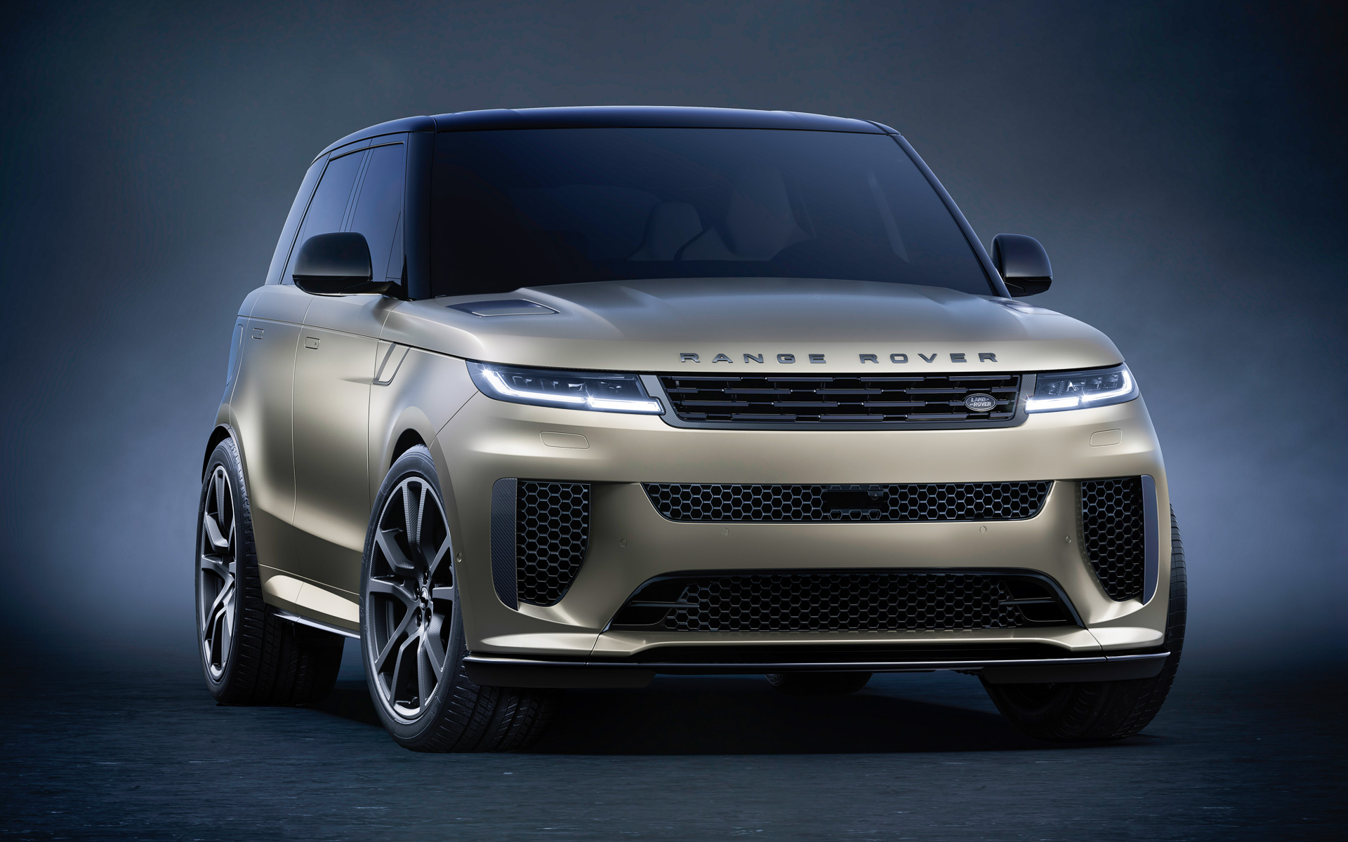 新型「レンジローバー スポーツSV」公開