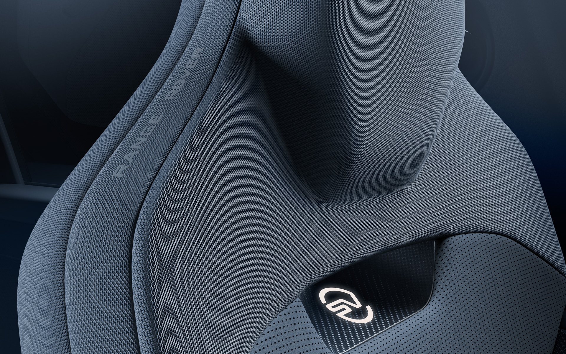 独特の形状のシート。SVマークは光るギミックが搭載される